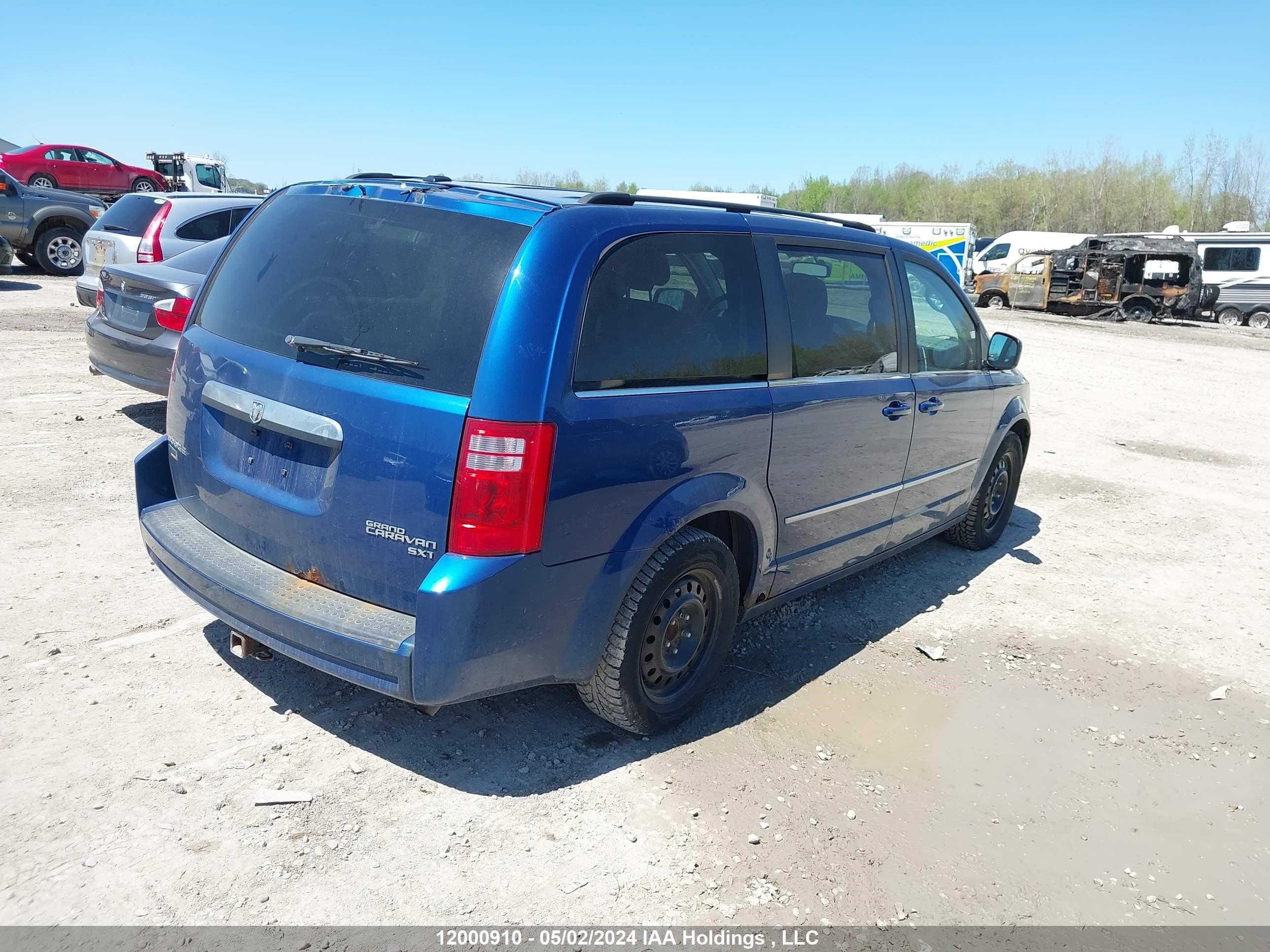 Photo 3 VIN: 2D4RN4DE0AR277098 - DODGE CARAVAN 