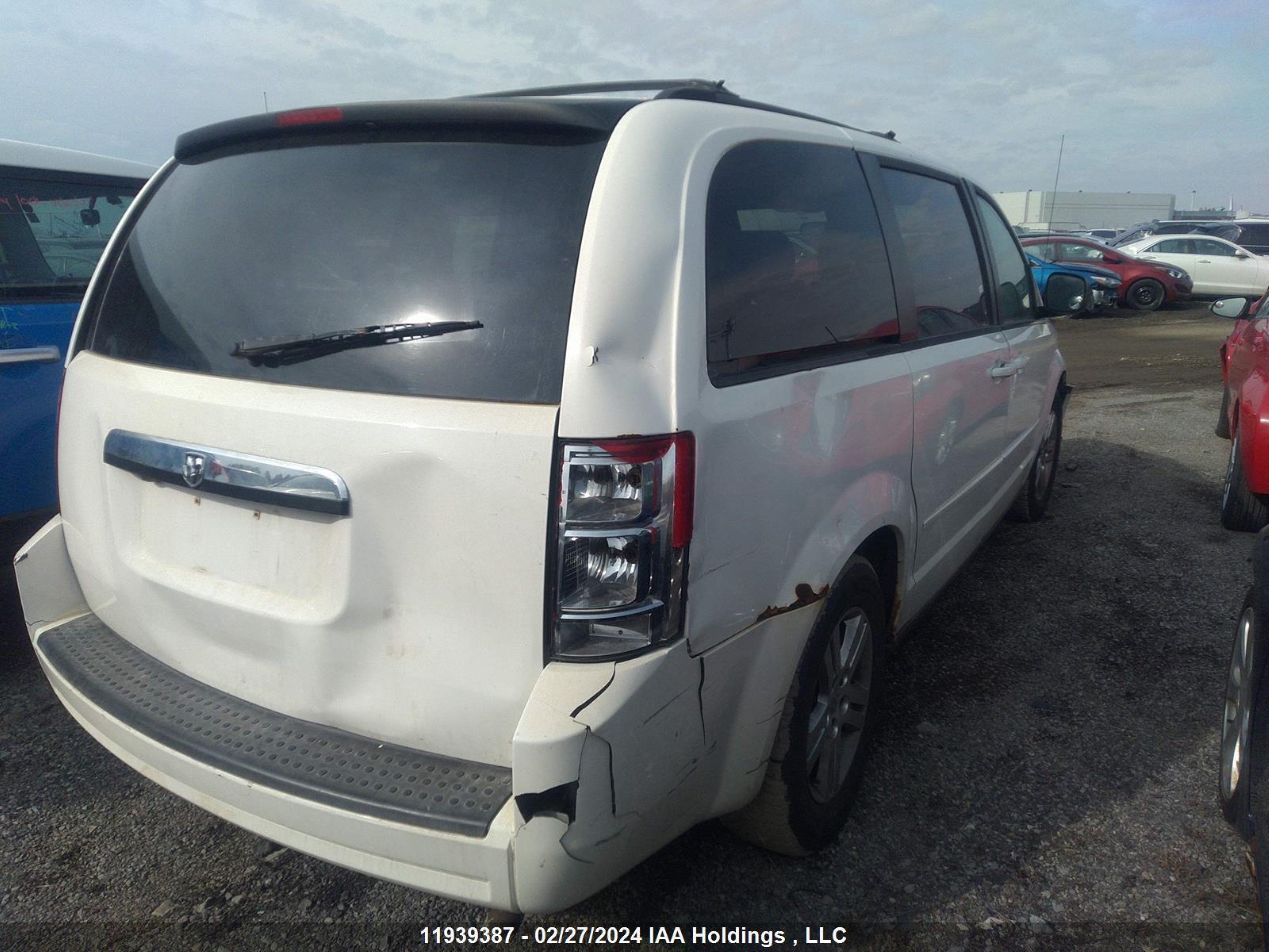 Photo 3 VIN: 2D4RN4DE0AR294032 - DODGE CARAVAN 