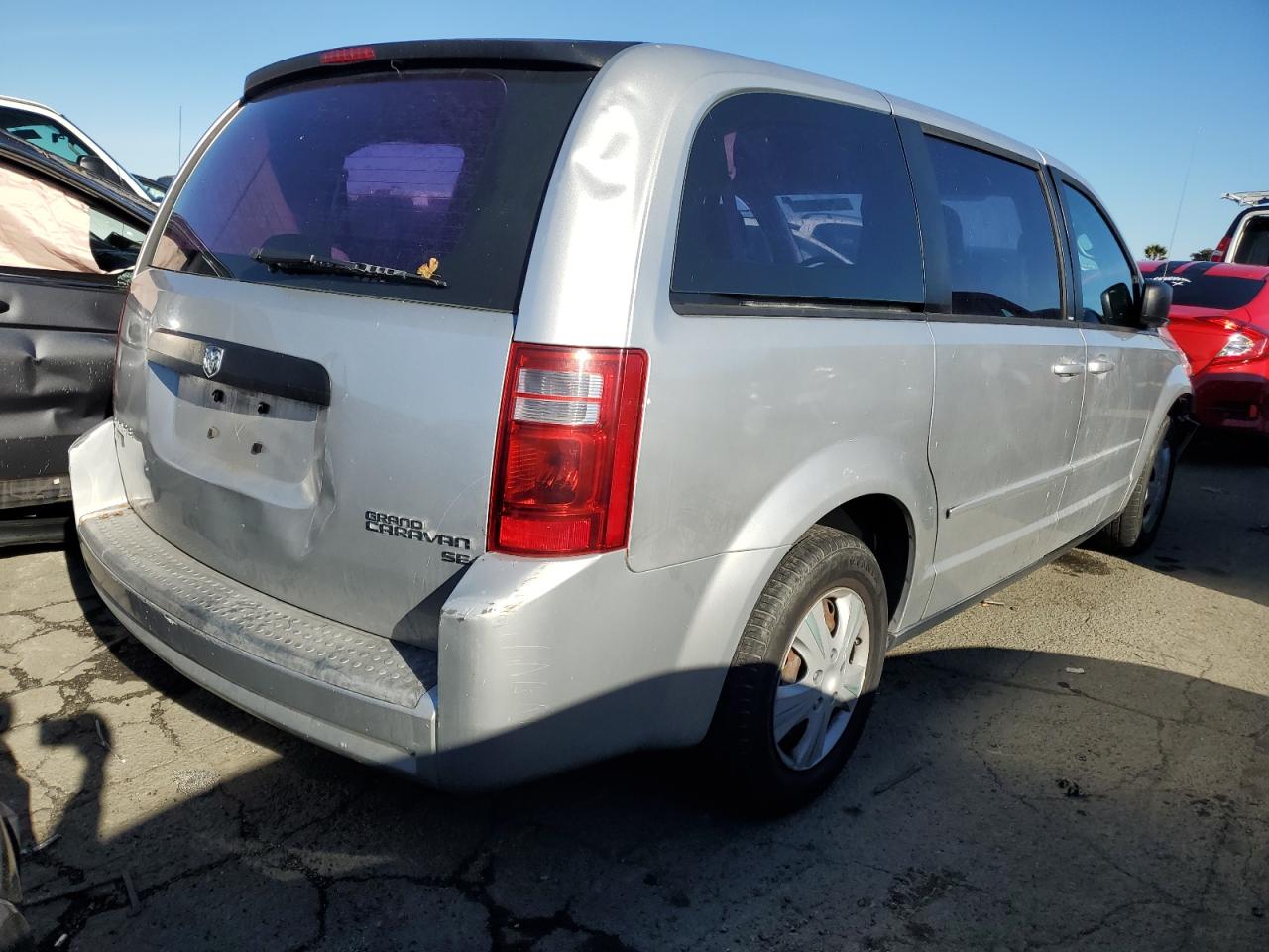 Photo 2 VIN: 2D4RN4DE0AR379839 - DODGE CARAVAN 