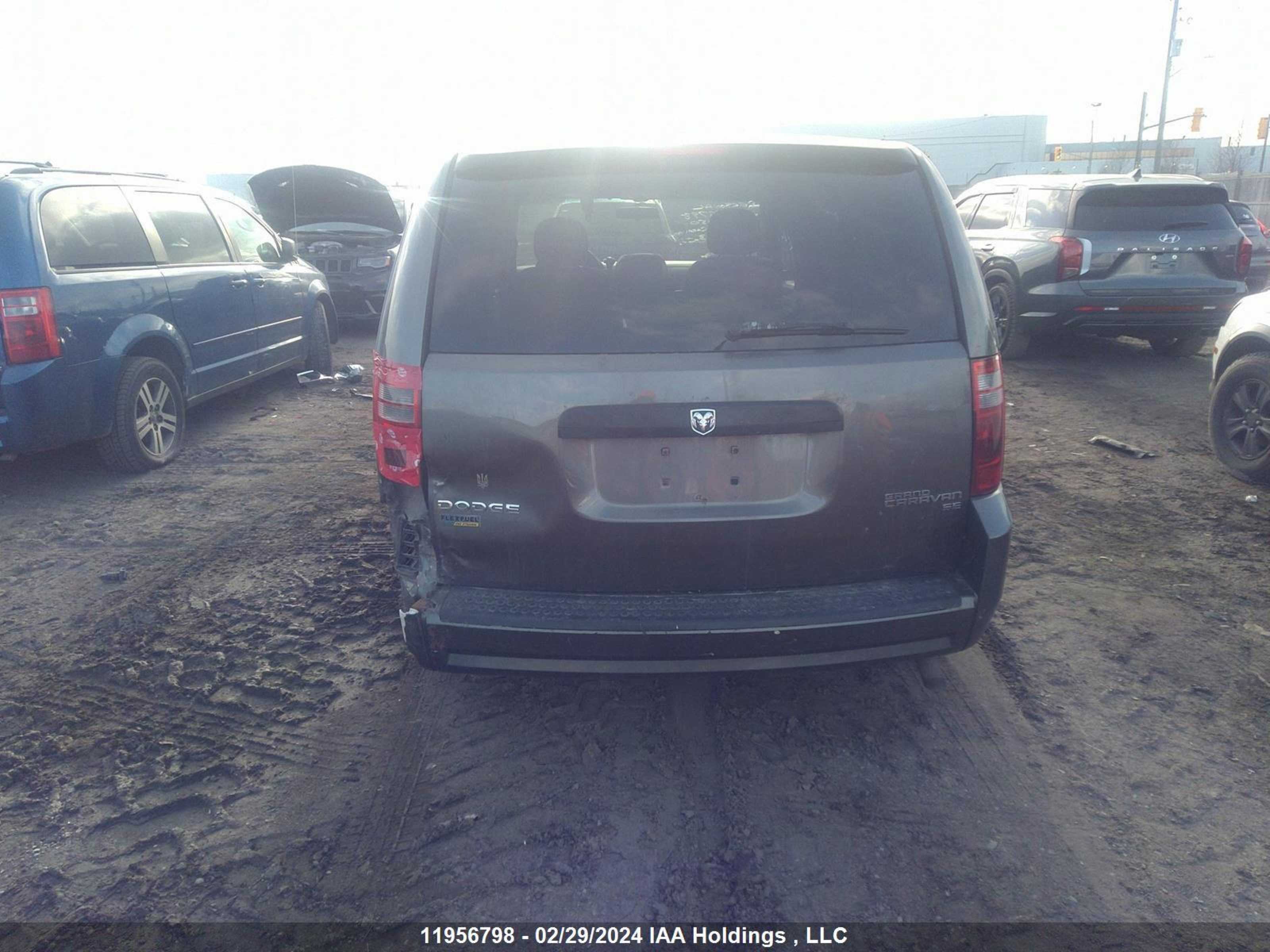 Photo 15 VIN: 2D4RN4DE1AR252050 - DODGE CARAVAN 