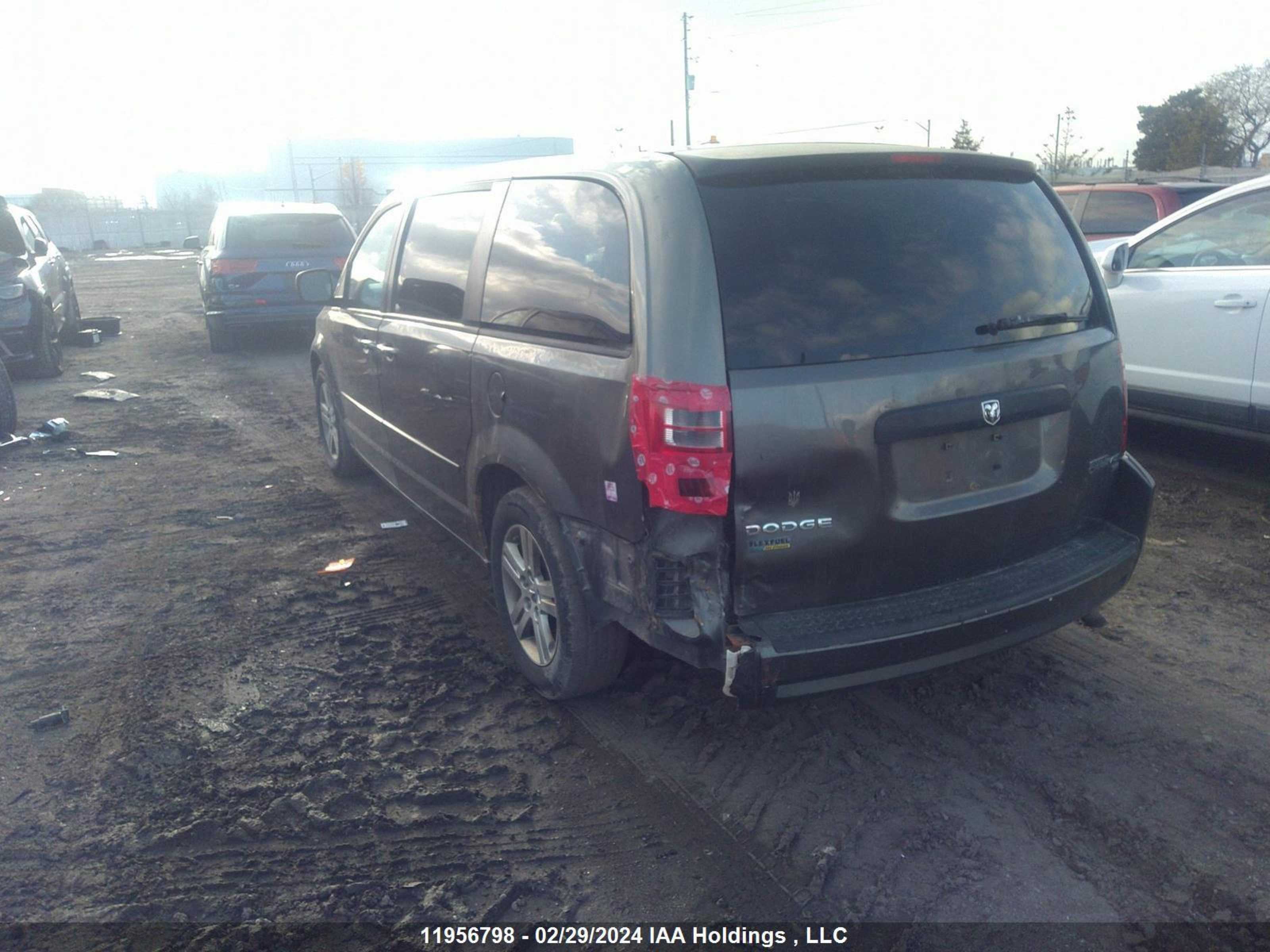 Photo 2 VIN: 2D4RN4DE1AR252050 - DODGE CARAVAN 