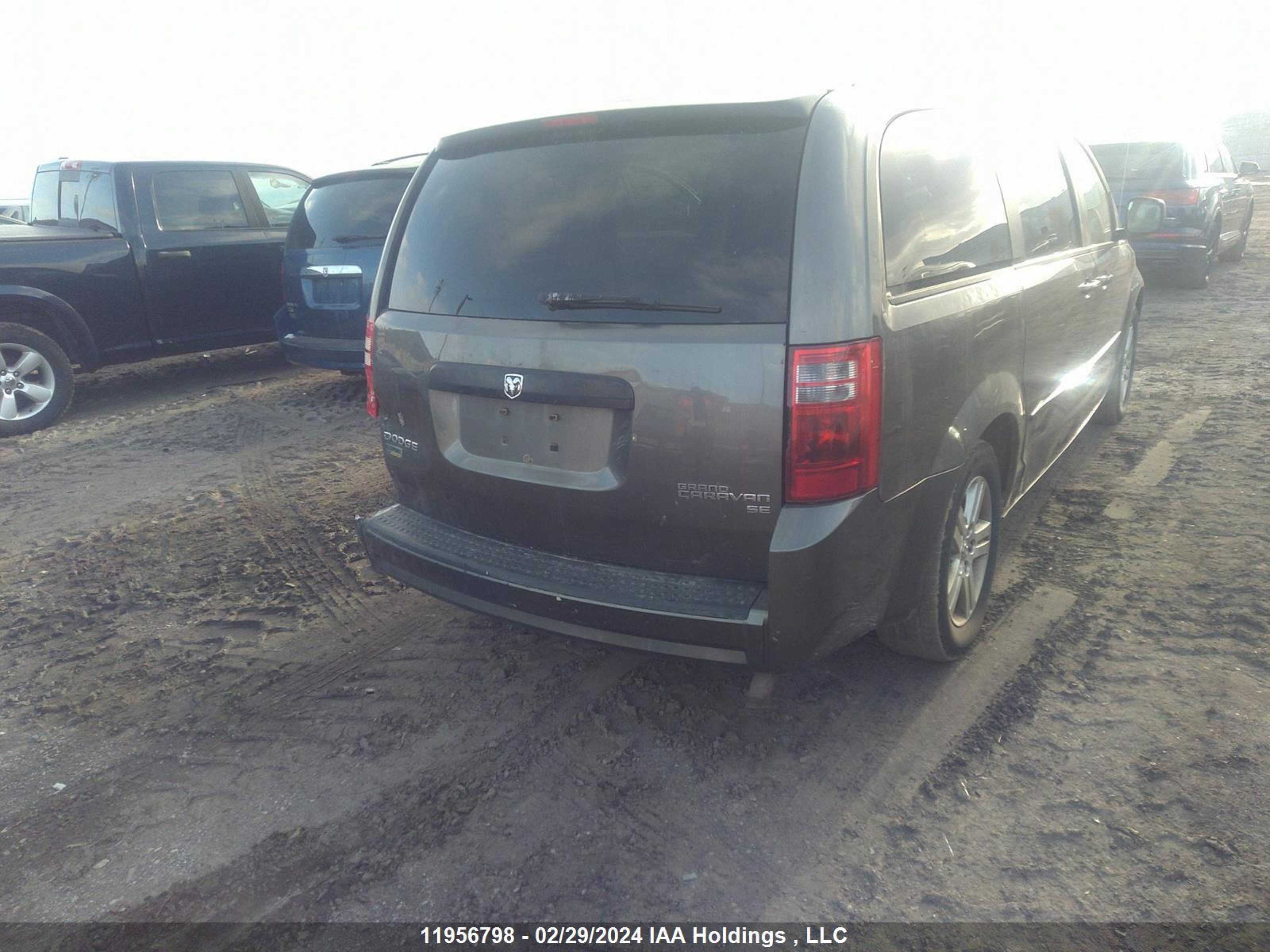 Photo 3 VIN: 2D4RN4DE1AR252050 - DODGE CARAVAN 