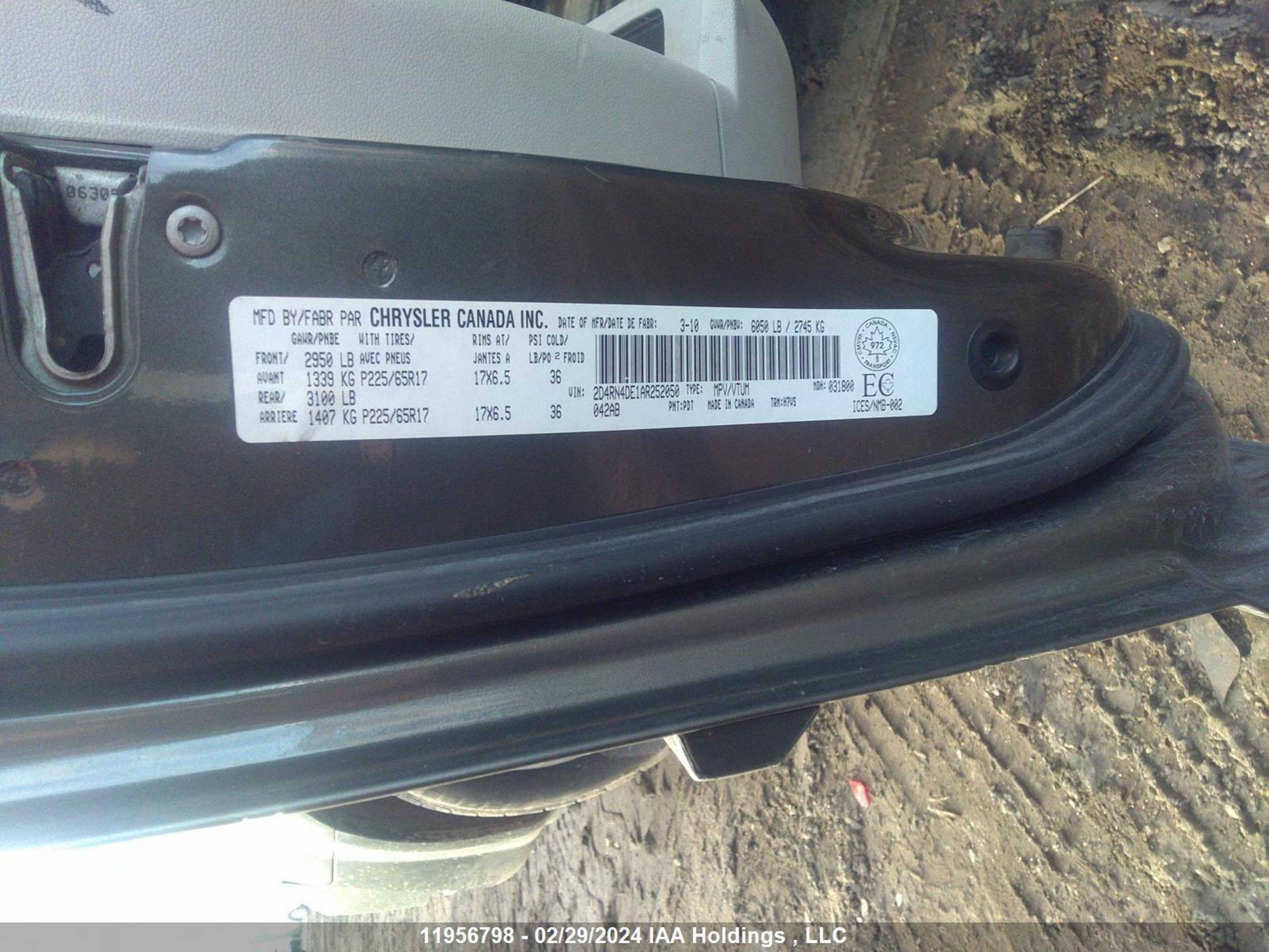 Photo 8 VIN: 2D4RN4DE1AR252050 - DODGE CARAVAN 