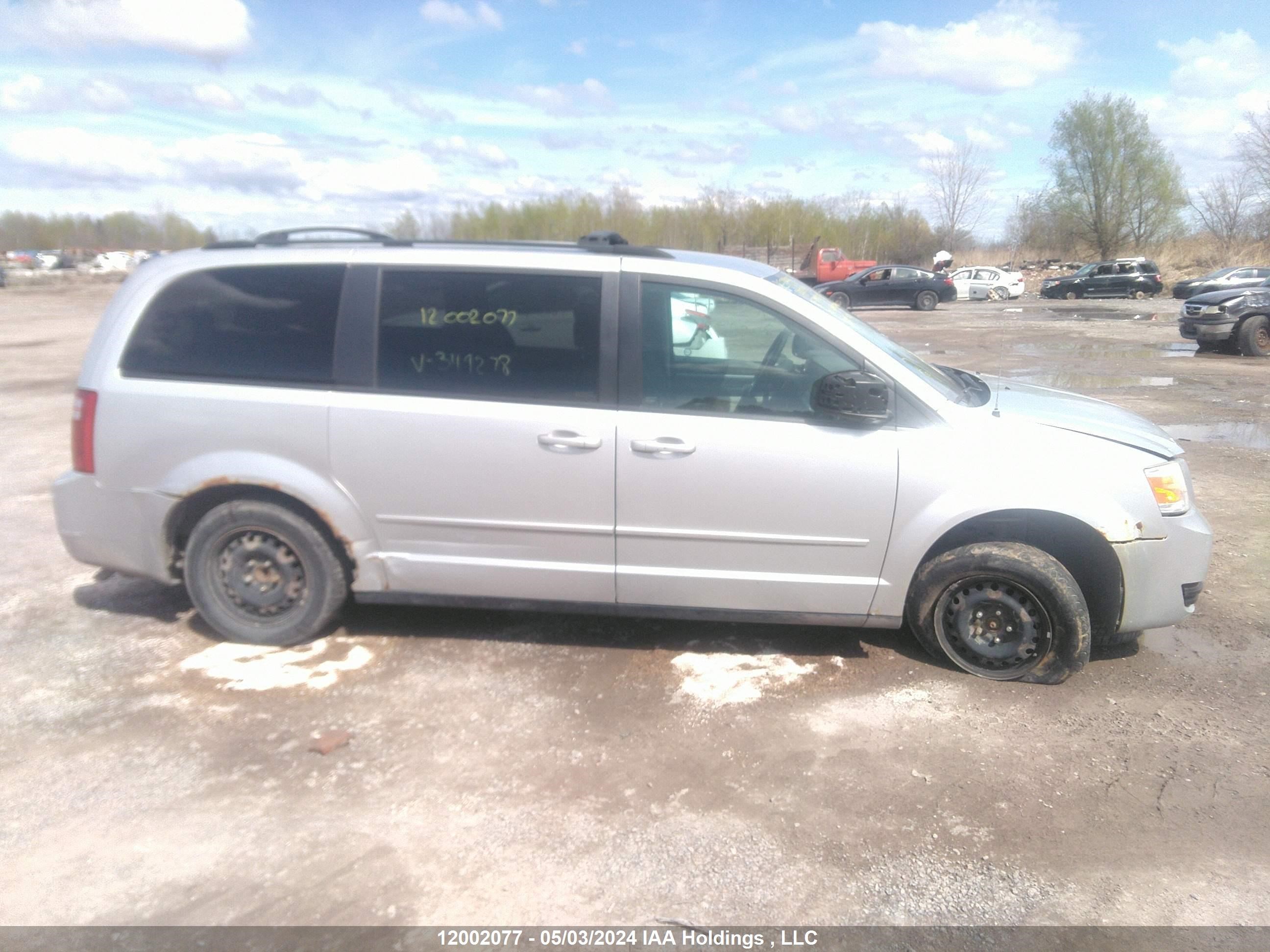 Photo 13 VIN: 2D4RN4DE1AR349278 - DODGE CARAVAN 