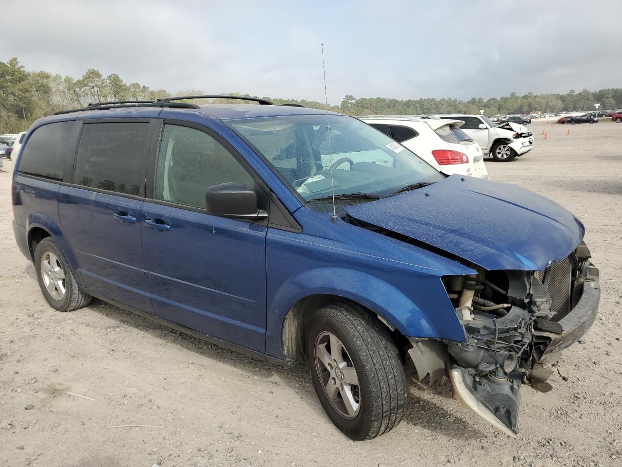 Photo 3 VIN: 2D4RN4DE2AR140292 - DODGE CARAVAN 