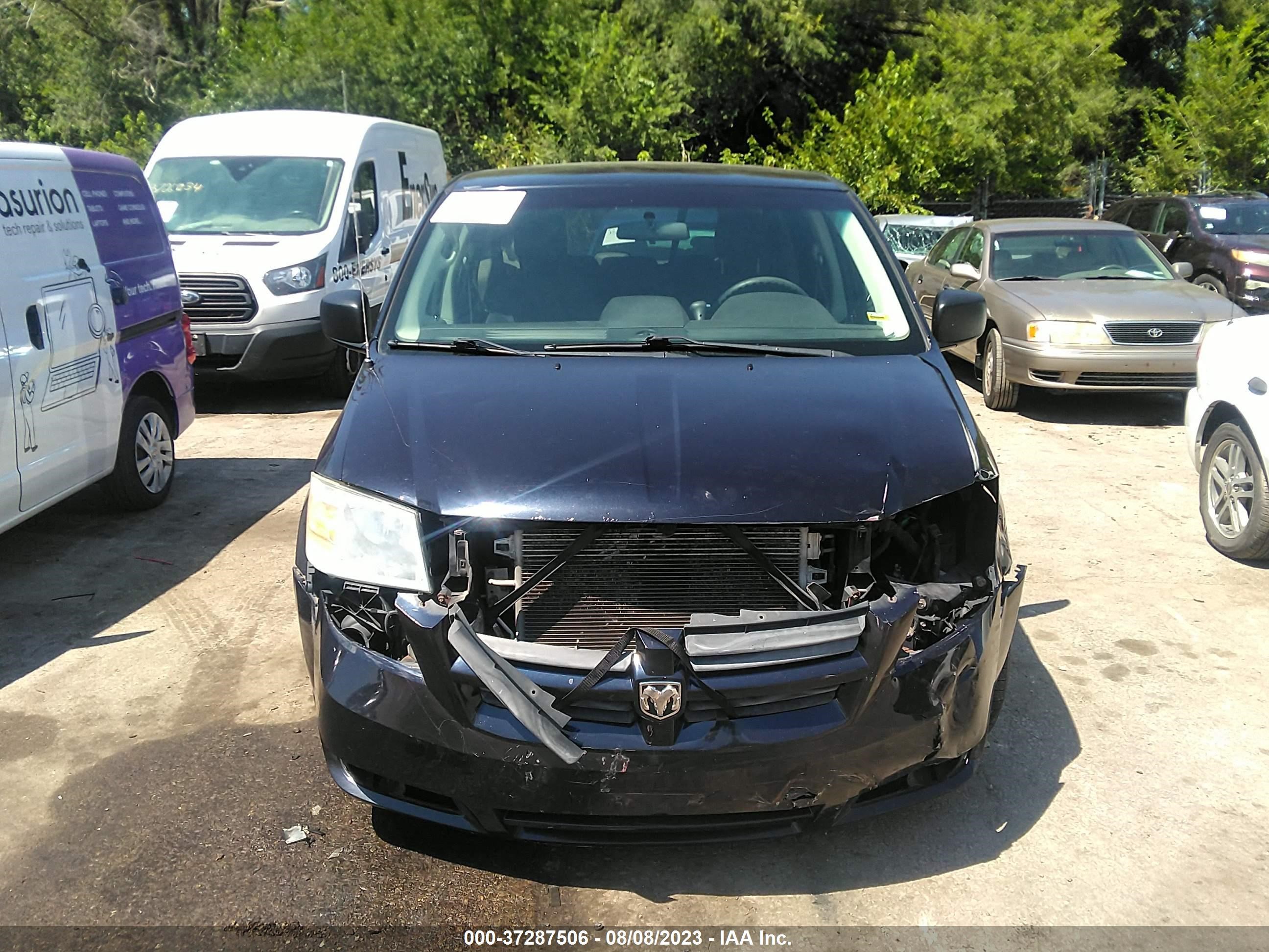 Photo 11 VIN: 2D4RN4DE2AR147078 - DODGE CARAVAN 