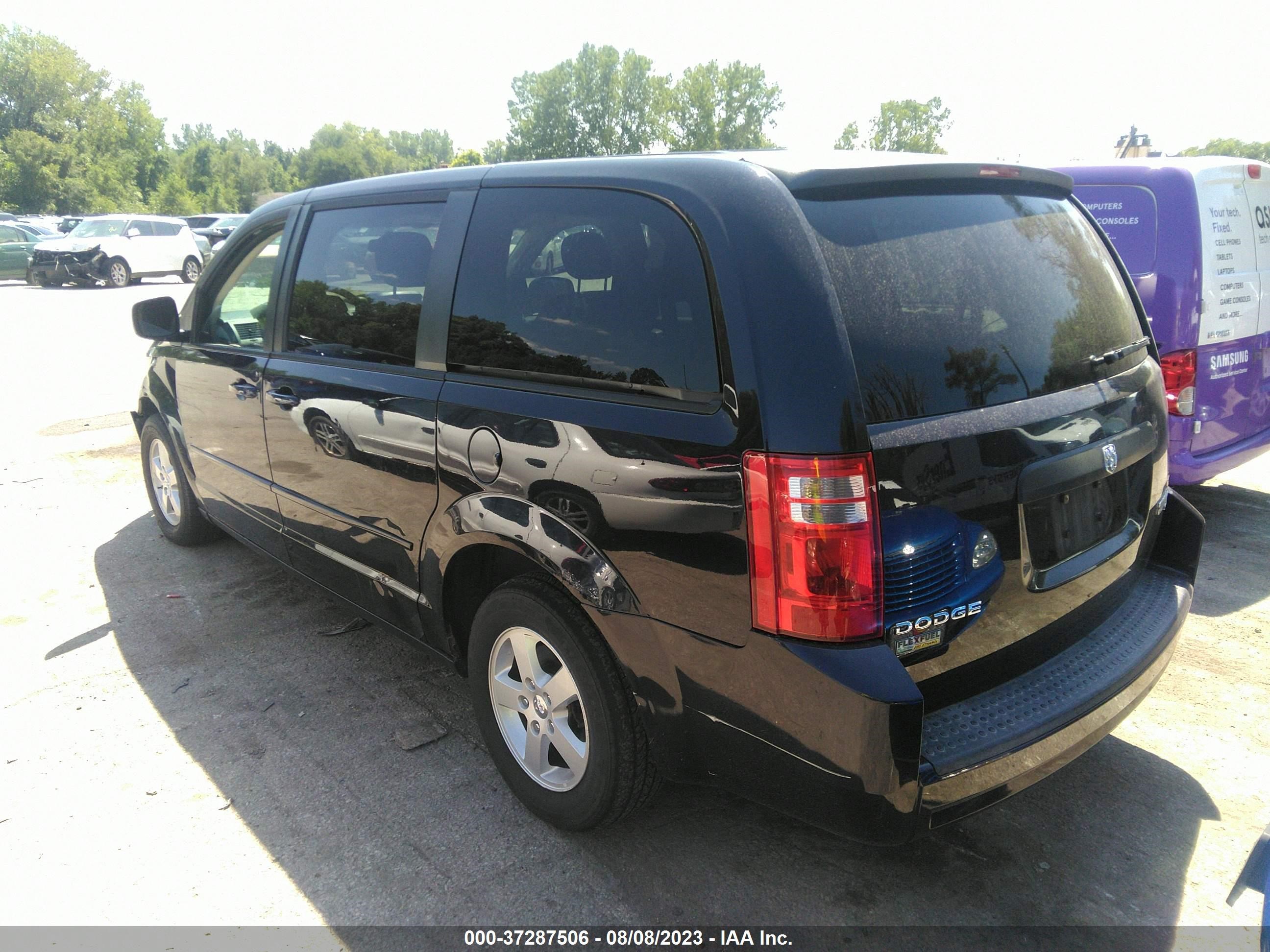 Photo 2 VIN: 2D4RN4DE2AR147078 - DODGE CARAVAN 