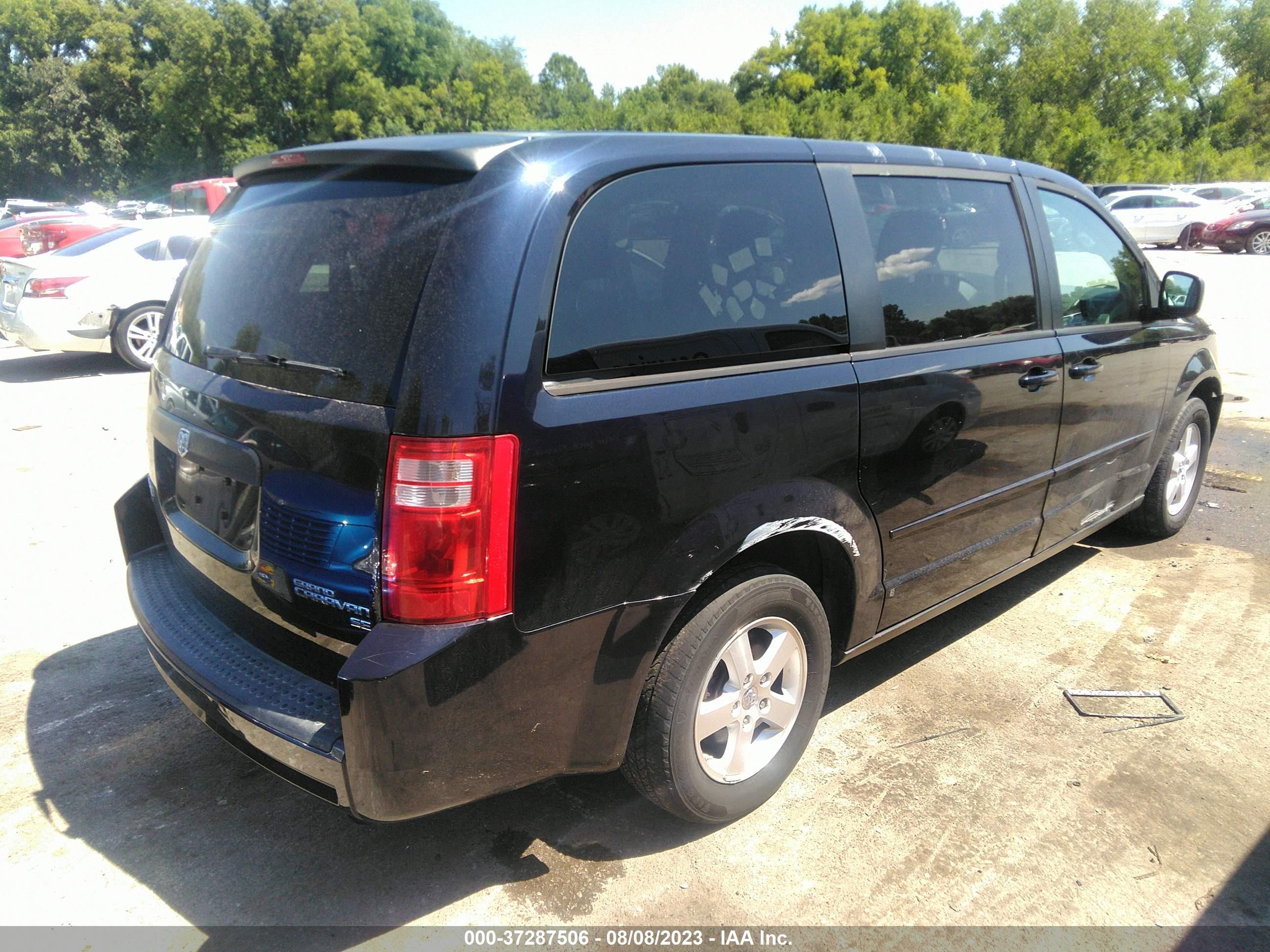 Photo 3 VIN: 2D4RN4DE2AR147078 - DODGE CARAVAN 