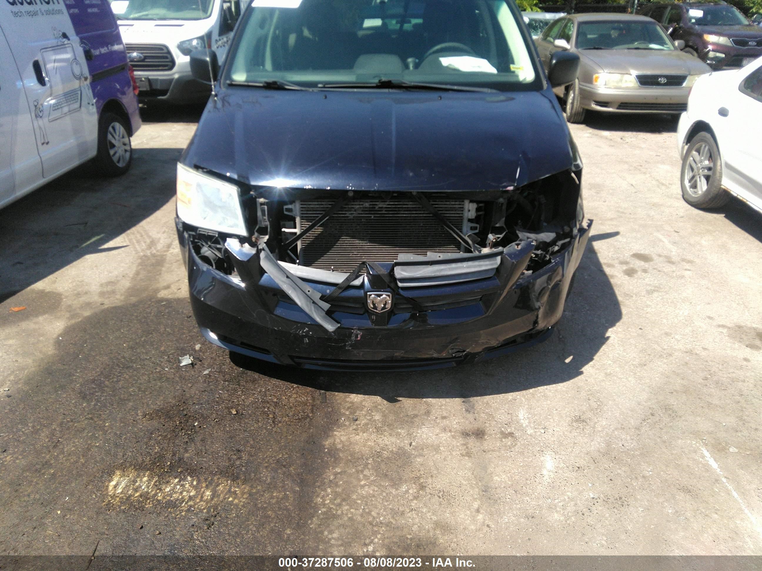 Photo 5 VIN: 2D4RN4DE2AR147078 - DODGE CARAVAN 