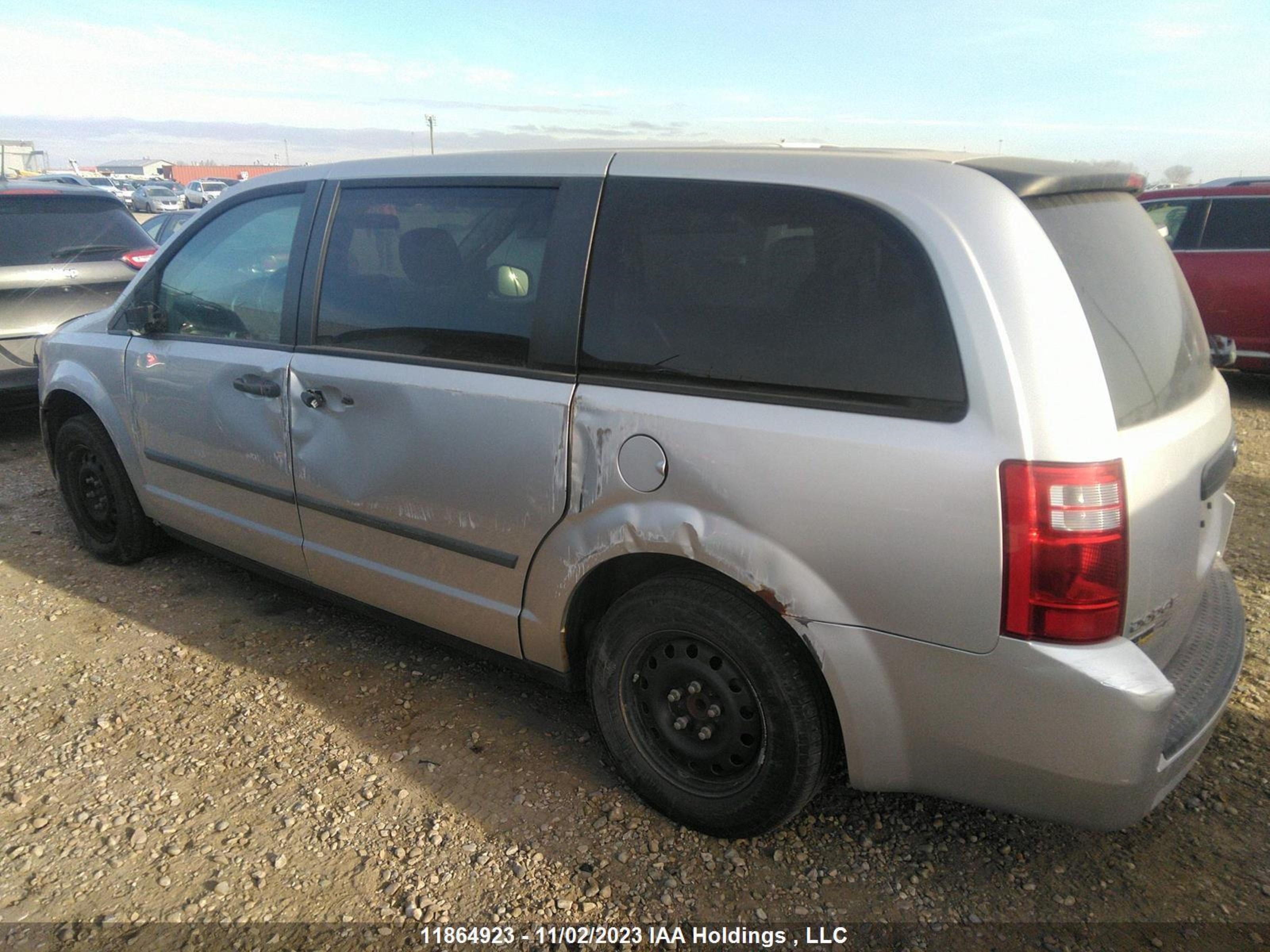 Photo 2 VIN: 2D4RN4DE2AR226301 - DODGE CARAVAN 