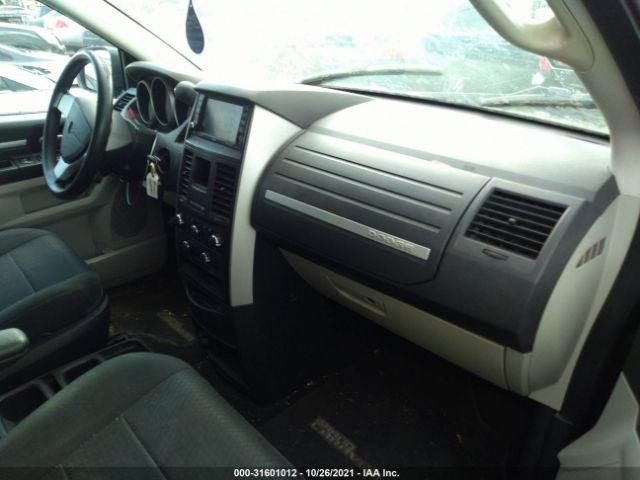 Photo 4 VIN: 2D4RN4DE2AR233166 - DODGE GRAND CARAVAN 