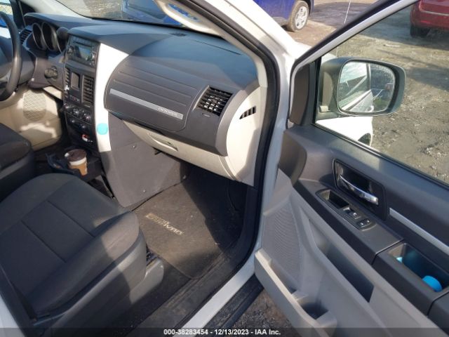 Photo 4 VIN: 2D4RN4DE2AR343215 - DODGE GRAND CARAVAN 