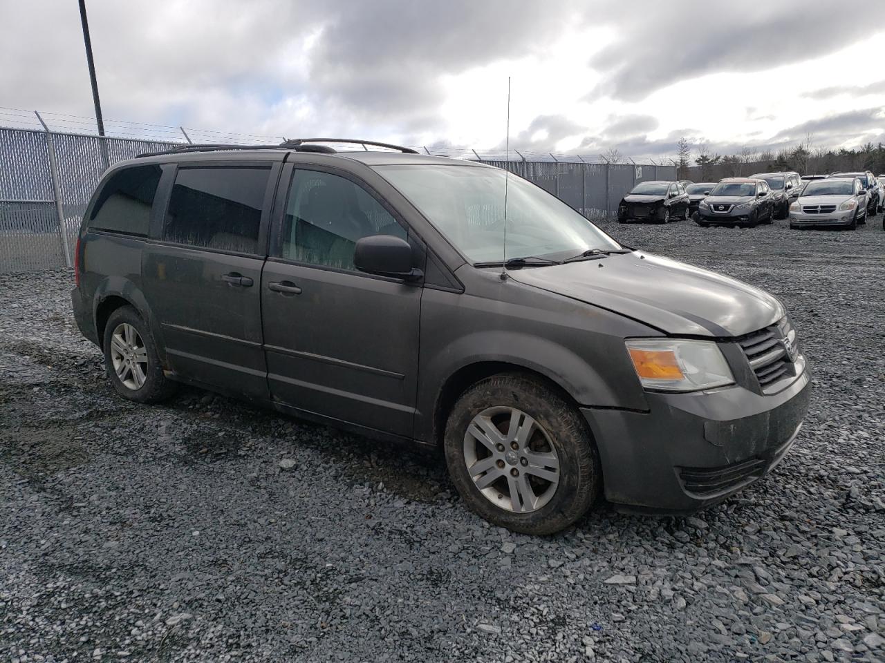 Photo 3 VIN: 2D4RN4DE2AR417555 - DODGE CARAVAN 