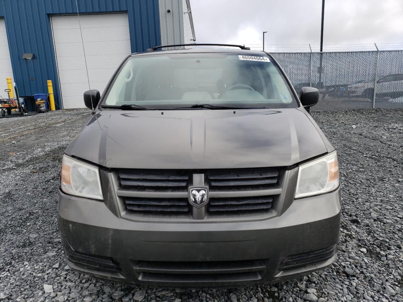 Photo 4 VIN: 2D4RN4DE2AR417555 - DODGE CARAVAN 