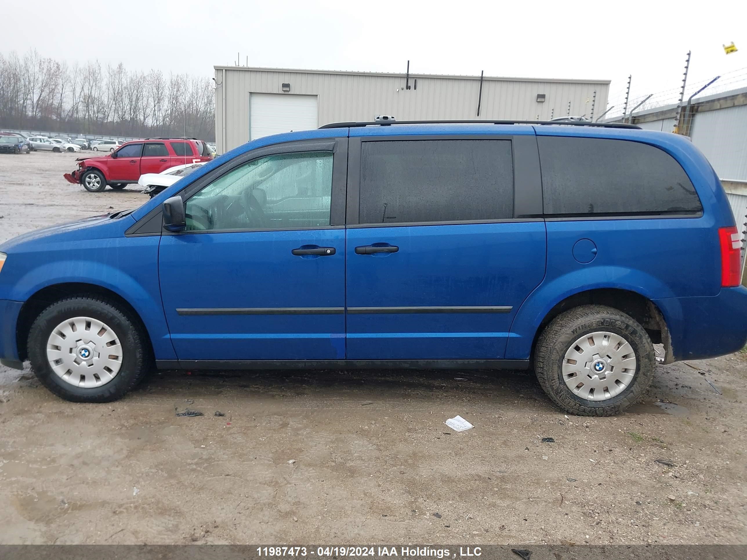 Photo 13 VIN: 2D4RN4DE2AR476783 - DODGE CARAVAN 