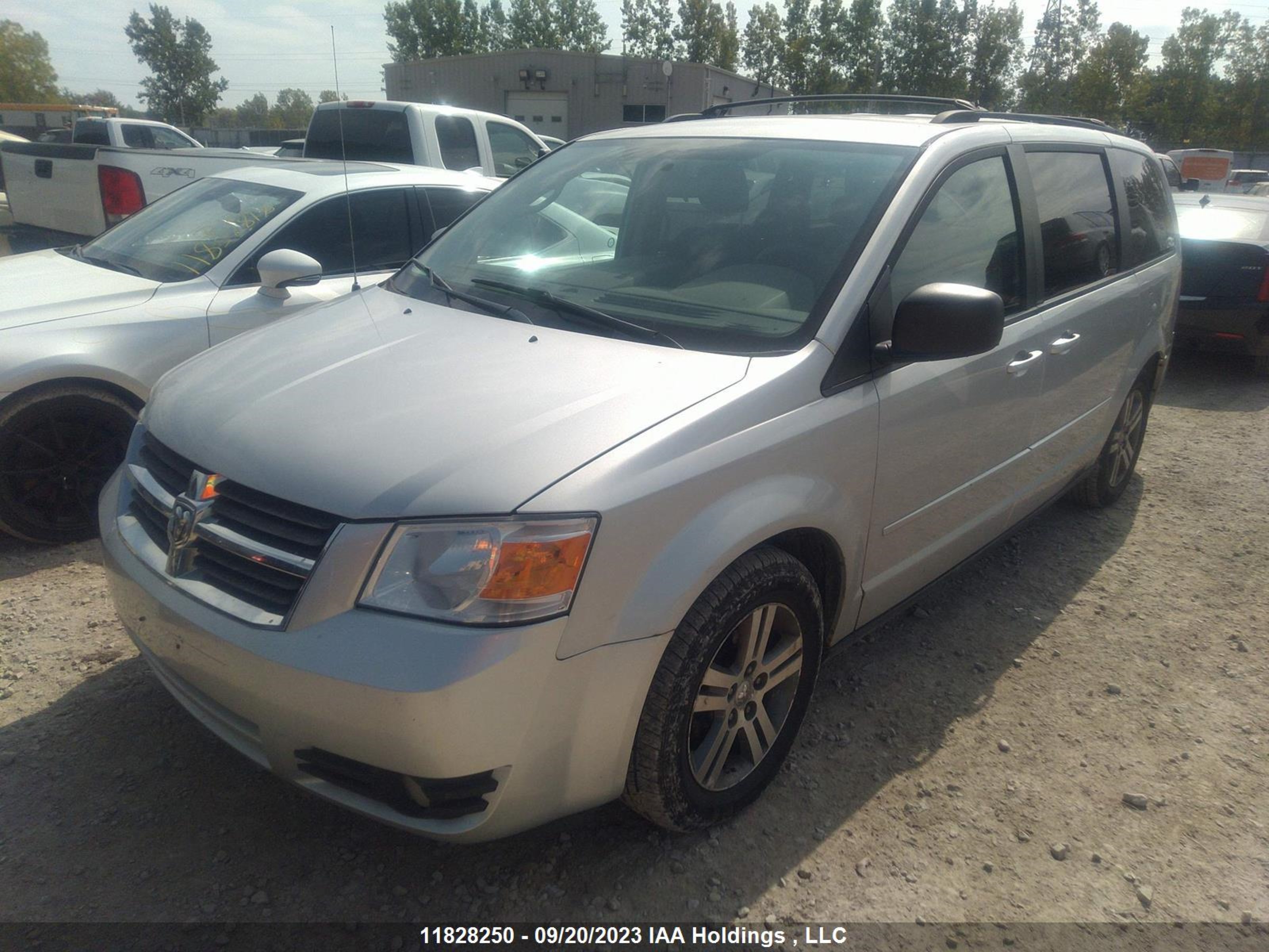 Photo 1 VIN: 2D4RN4DE3AR156047 - DODGE CARAVAN 