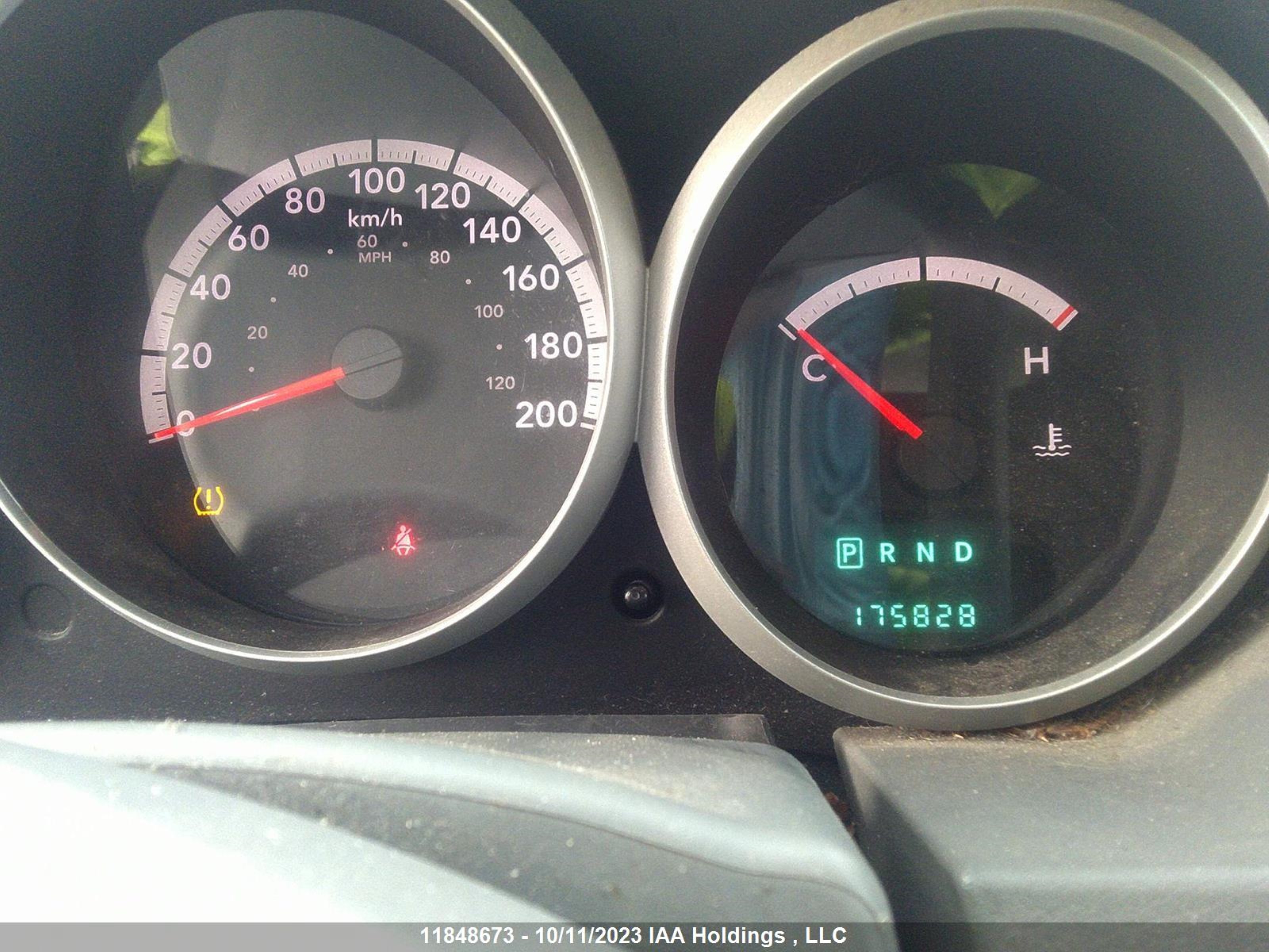 Photo 6 VIN: 2D4RN4DE3AR276222 - DODGE CARAVAN 