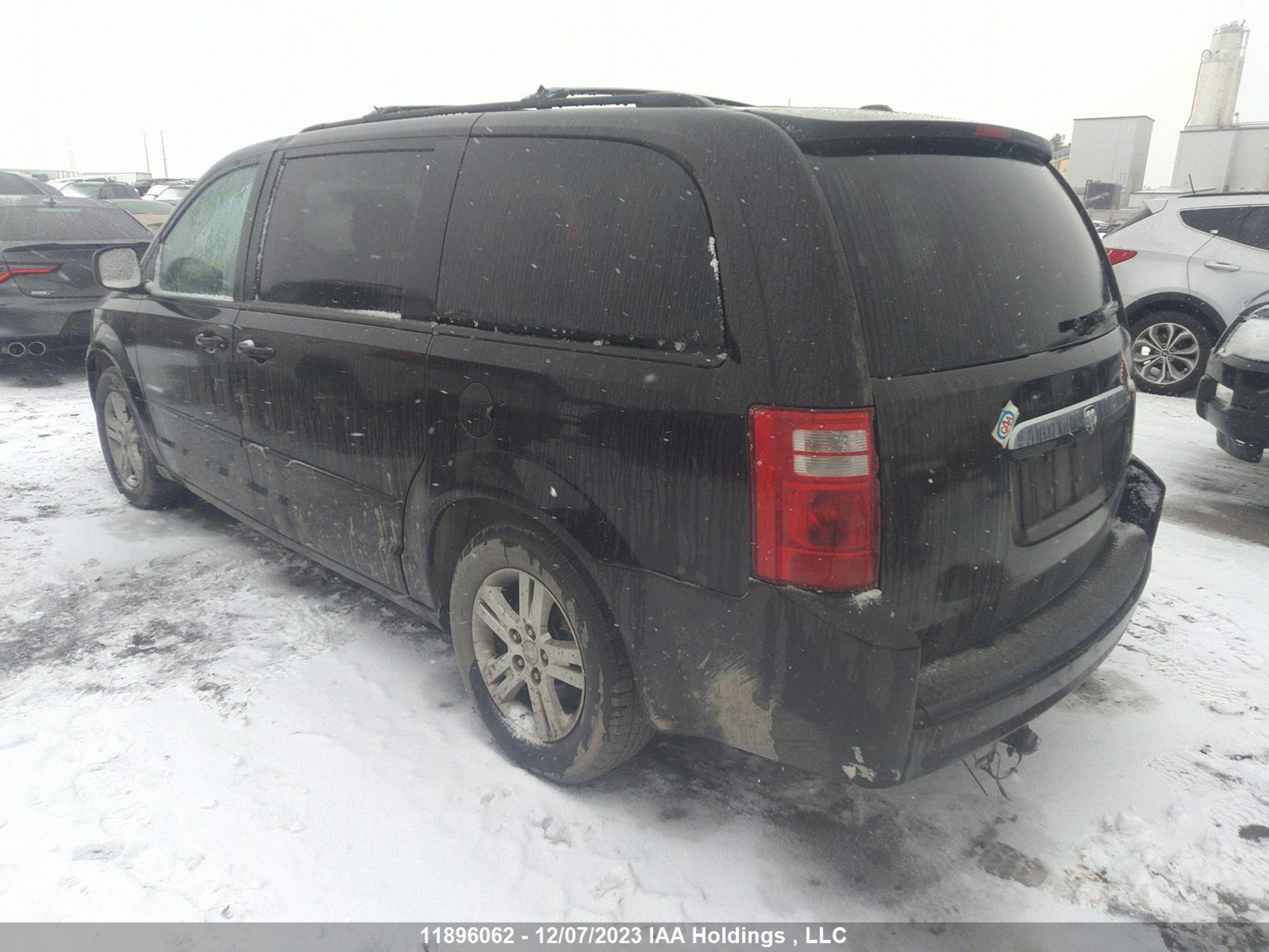 Photo 2 VIN: 2D4RN4DE3AR342669 - DODGE CARAVAN 