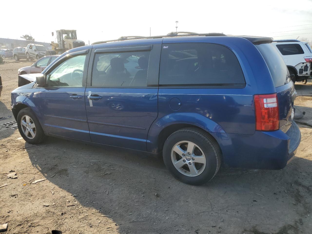 Photo 1 VIN: 2D4RN4DE4AR147020 - DODGE CARAVAN 