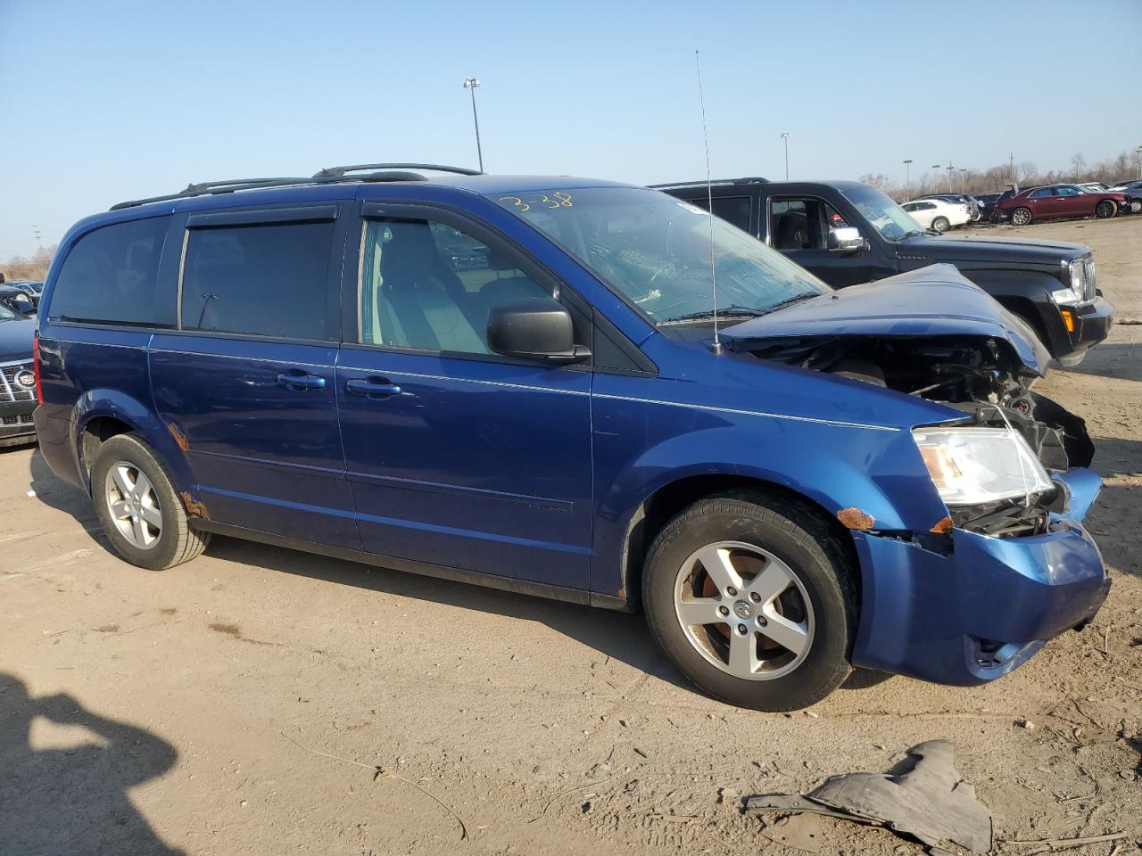 Photo 3 VIN: 2D4RN4DE4AR147020 - DODGE CARAVAN 