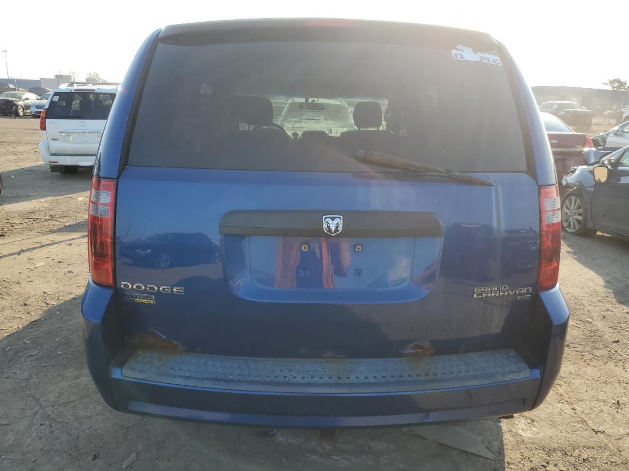 Photo 5 VIN: 2D4RN4DE4AR147020 - DODGE CARAVAN 