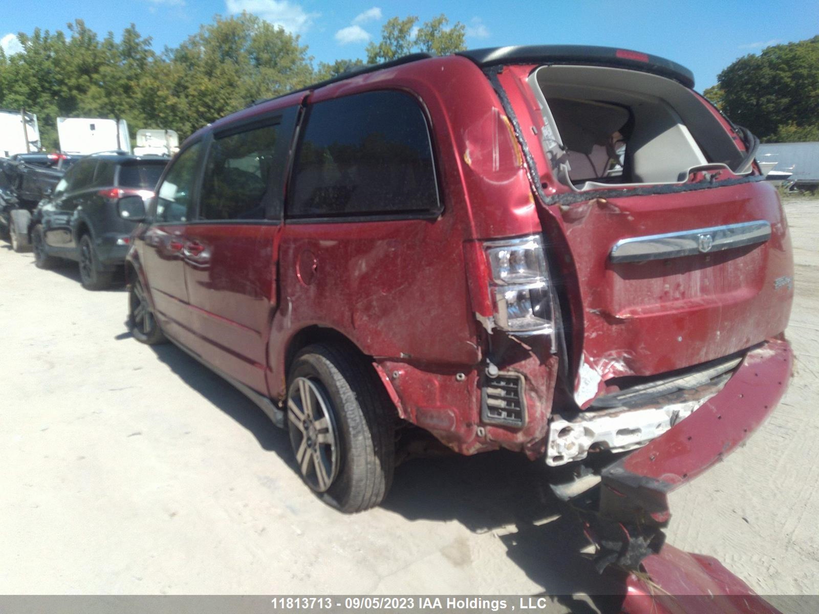 Photo 2 VIN: 2D4RN4DE4AR175710 - DODGE CARAVAN 