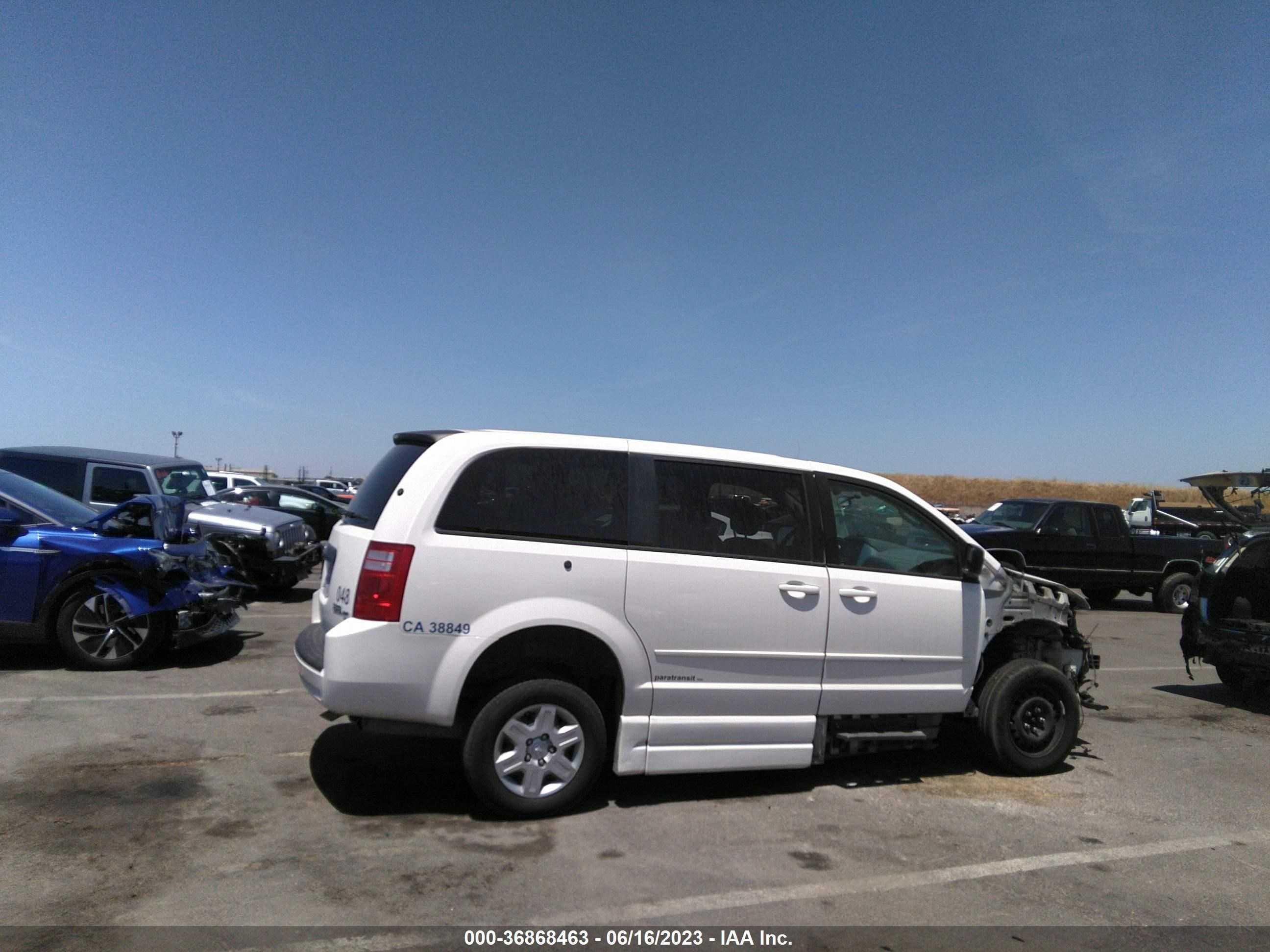 Photo 13 VIN: 2D4RN4DE4AR297080 - DODGE CARAVAN 