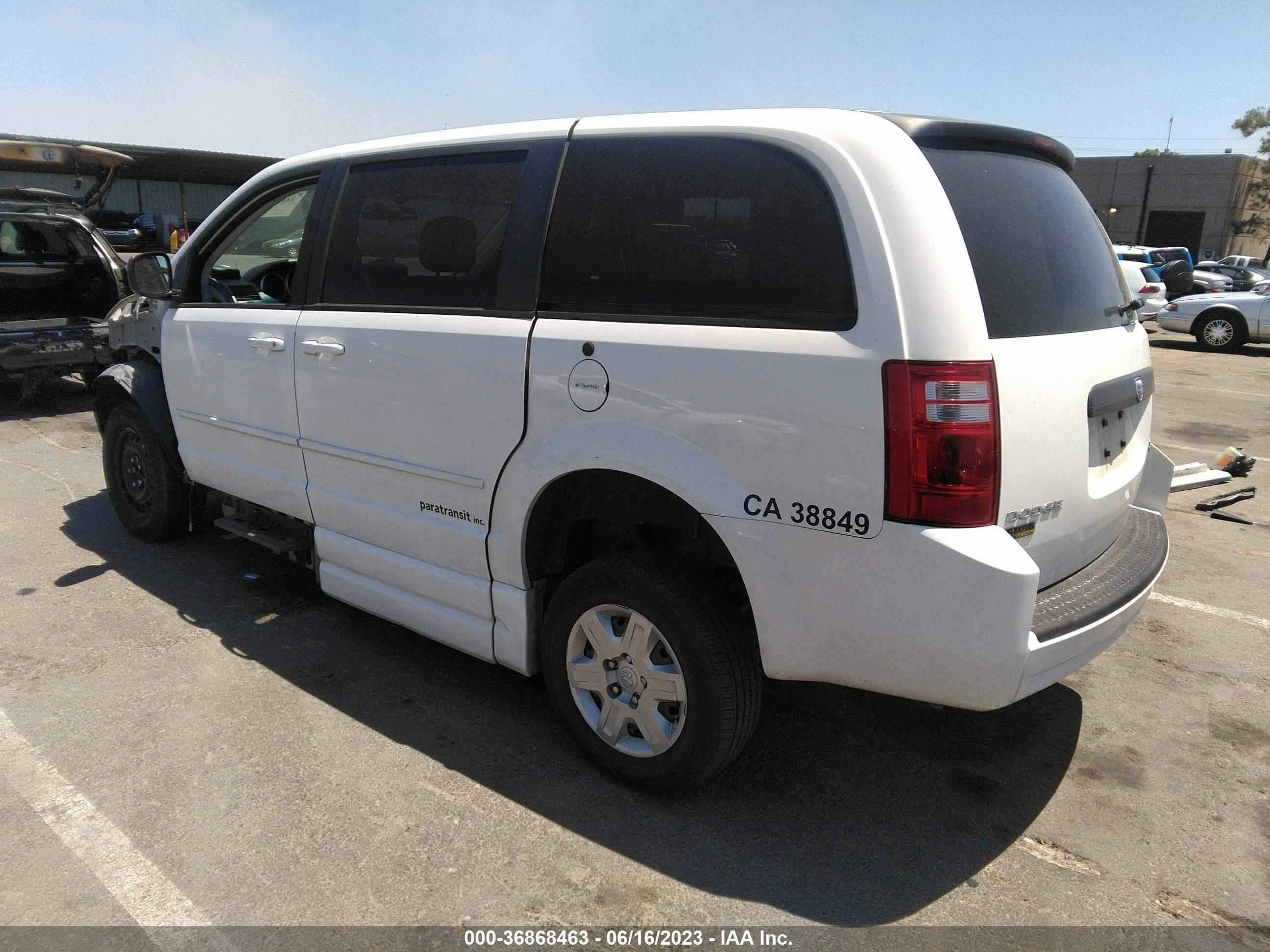 Photo 2 VIN: 2D4RN4DE4AR297080 - DODGE CARAVAN 