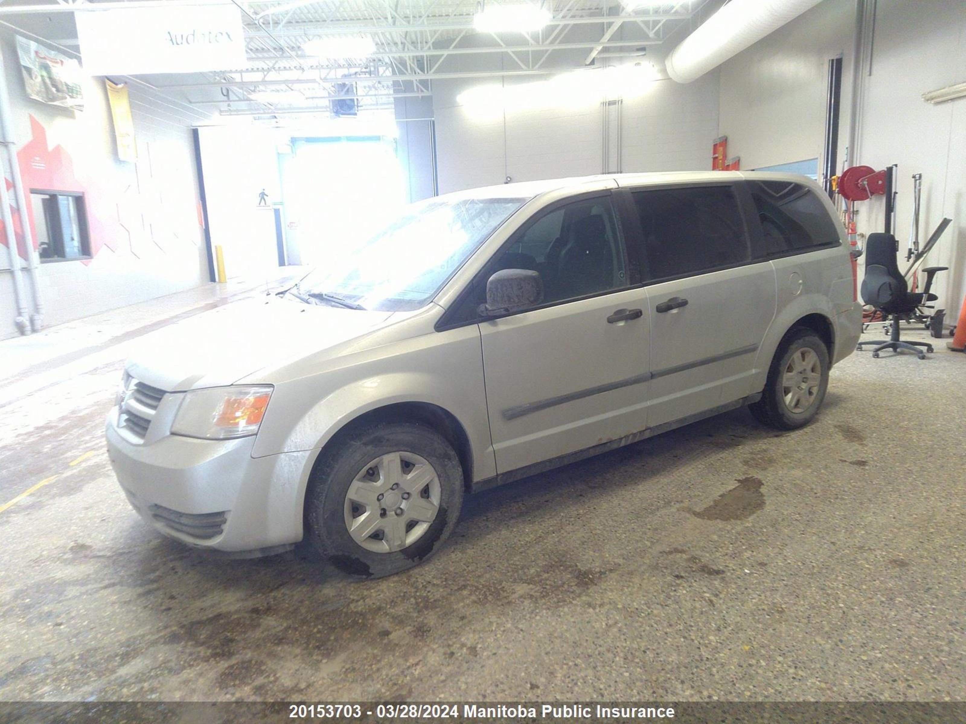 Photo 1 VIN: 2D4RN4DE5AR237504 - DODGE CARAVAN 