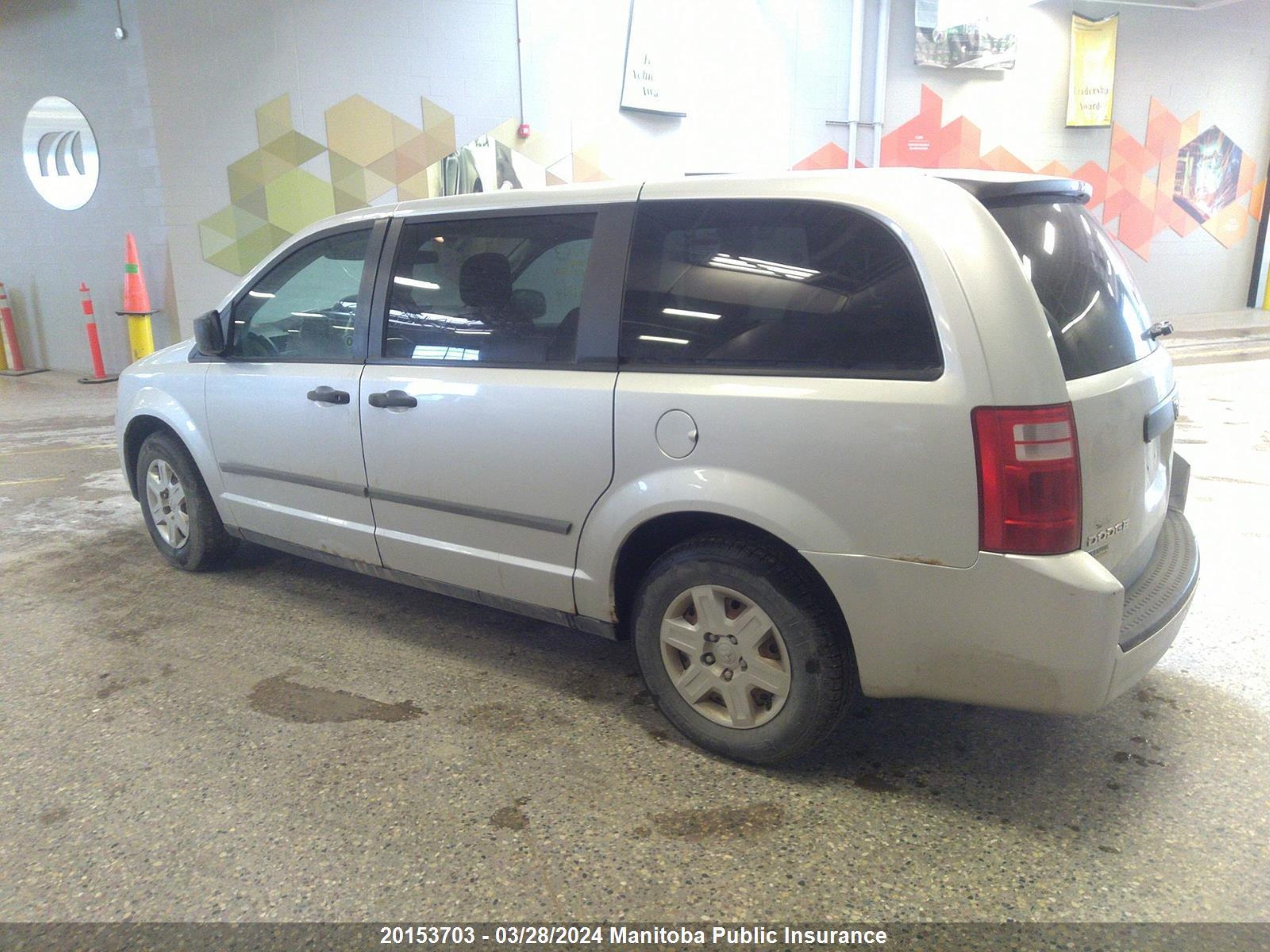 Photo 2 VIN: 2D4RN4DE5AR237504 - DODGE CARAVAN 