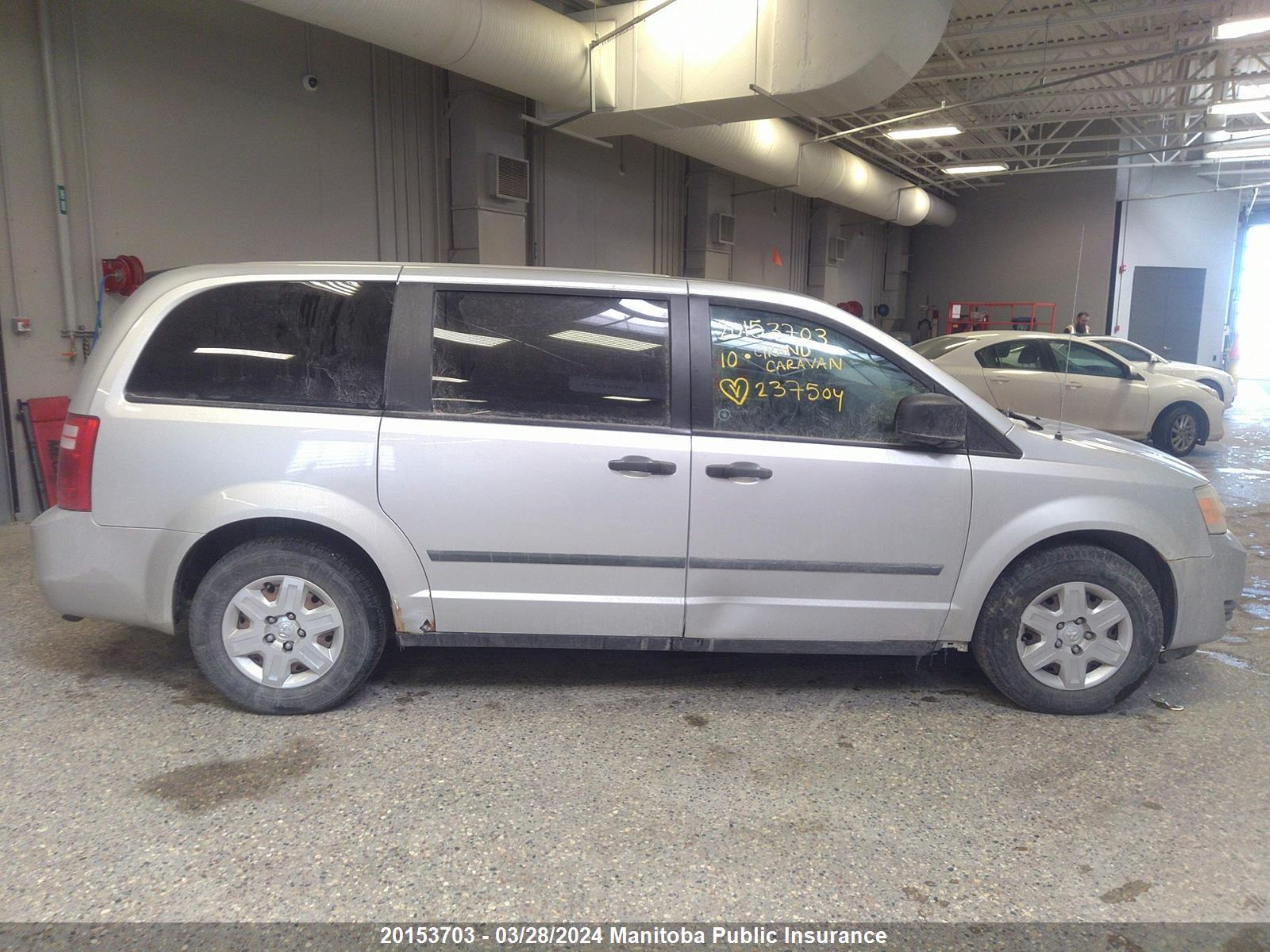 Photo 5 VIN: 2D4RN4DE5AR237504 - DODGE CARAVAN 