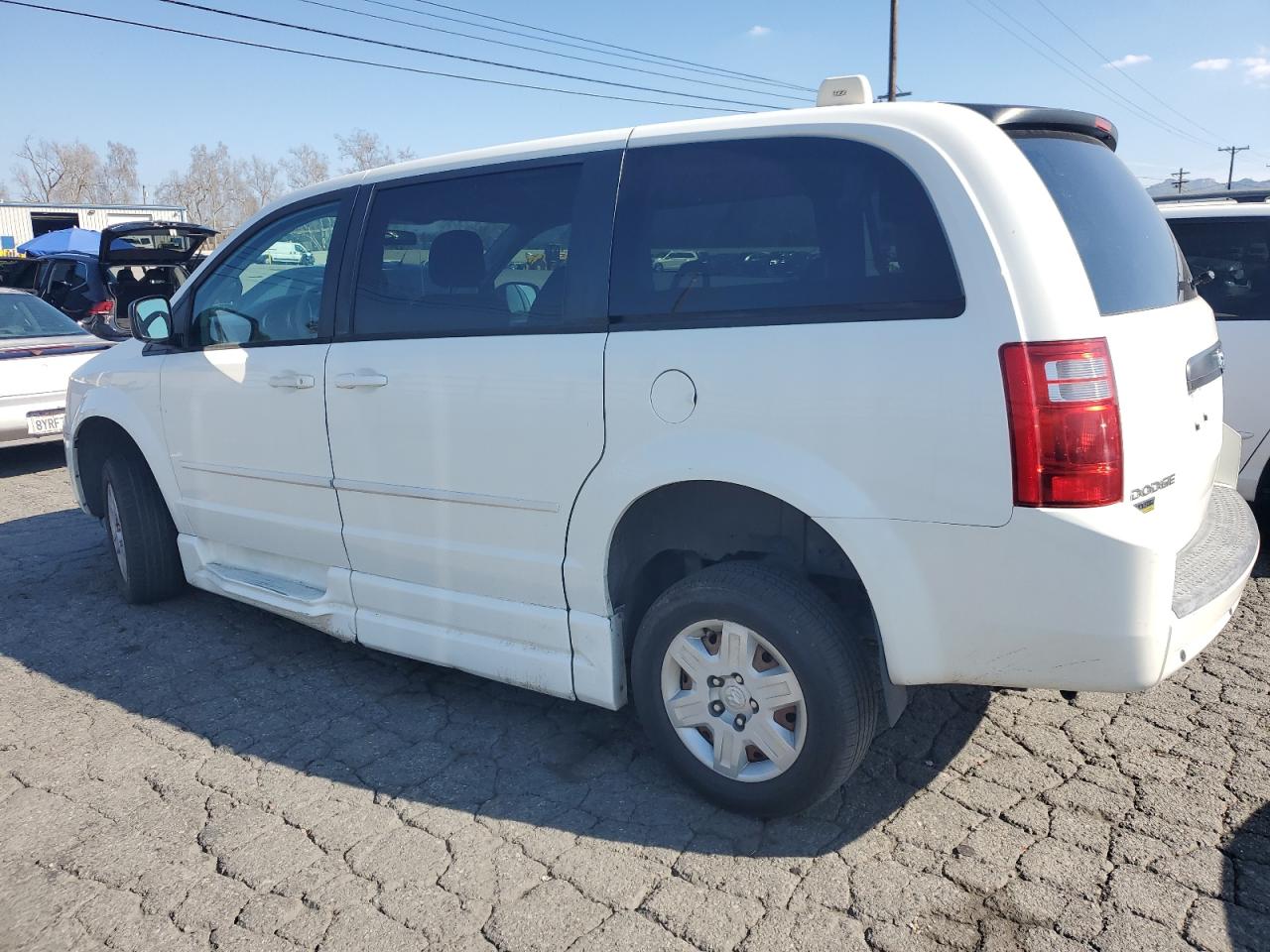 Photo 1 VIN: 2D4RN4DE5AR282541 - DODGE CARAVAN 