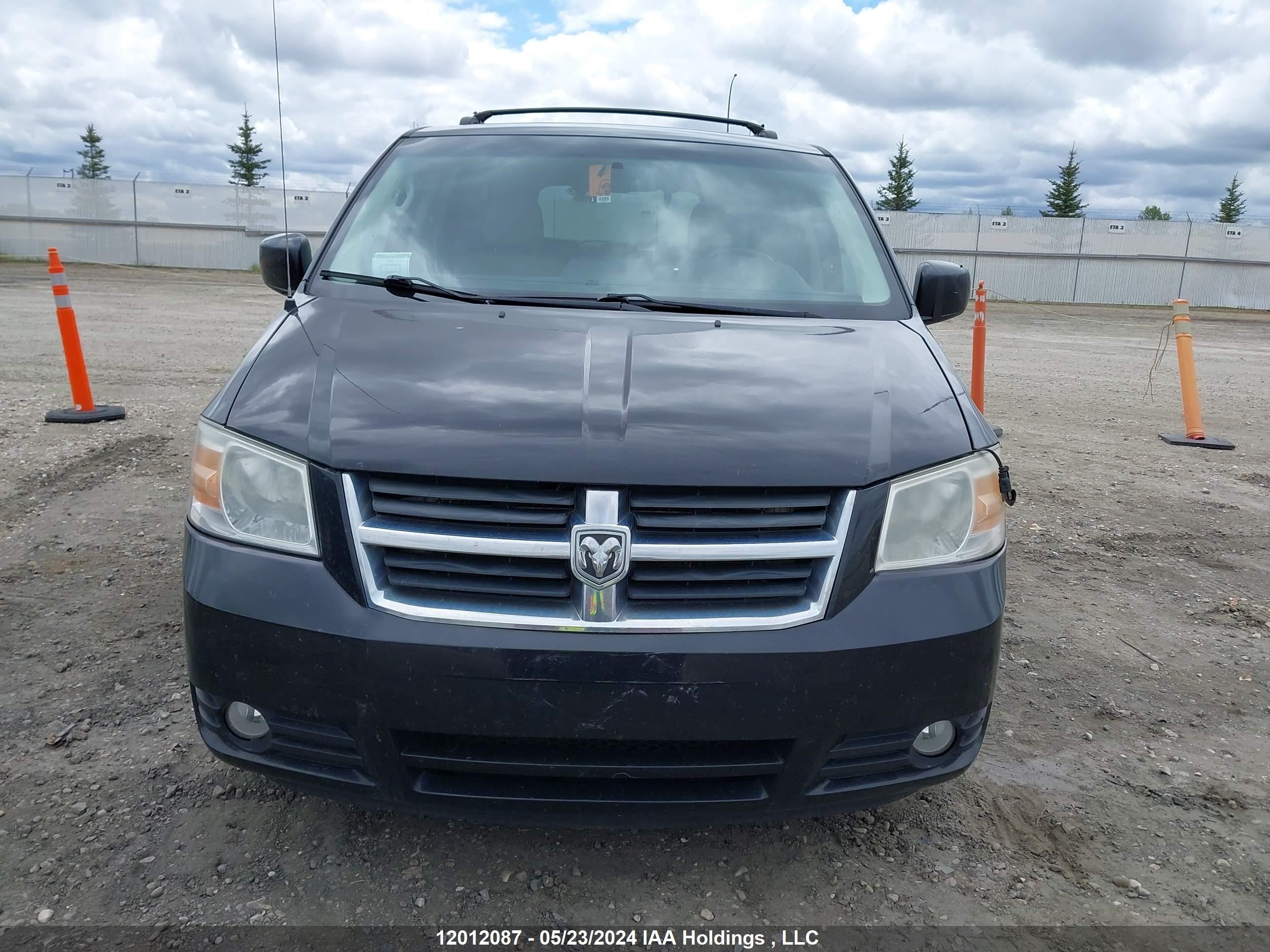 Photo 11 VIN: 2D4RN4DE5AR379285 - DODGE CARAVAN 