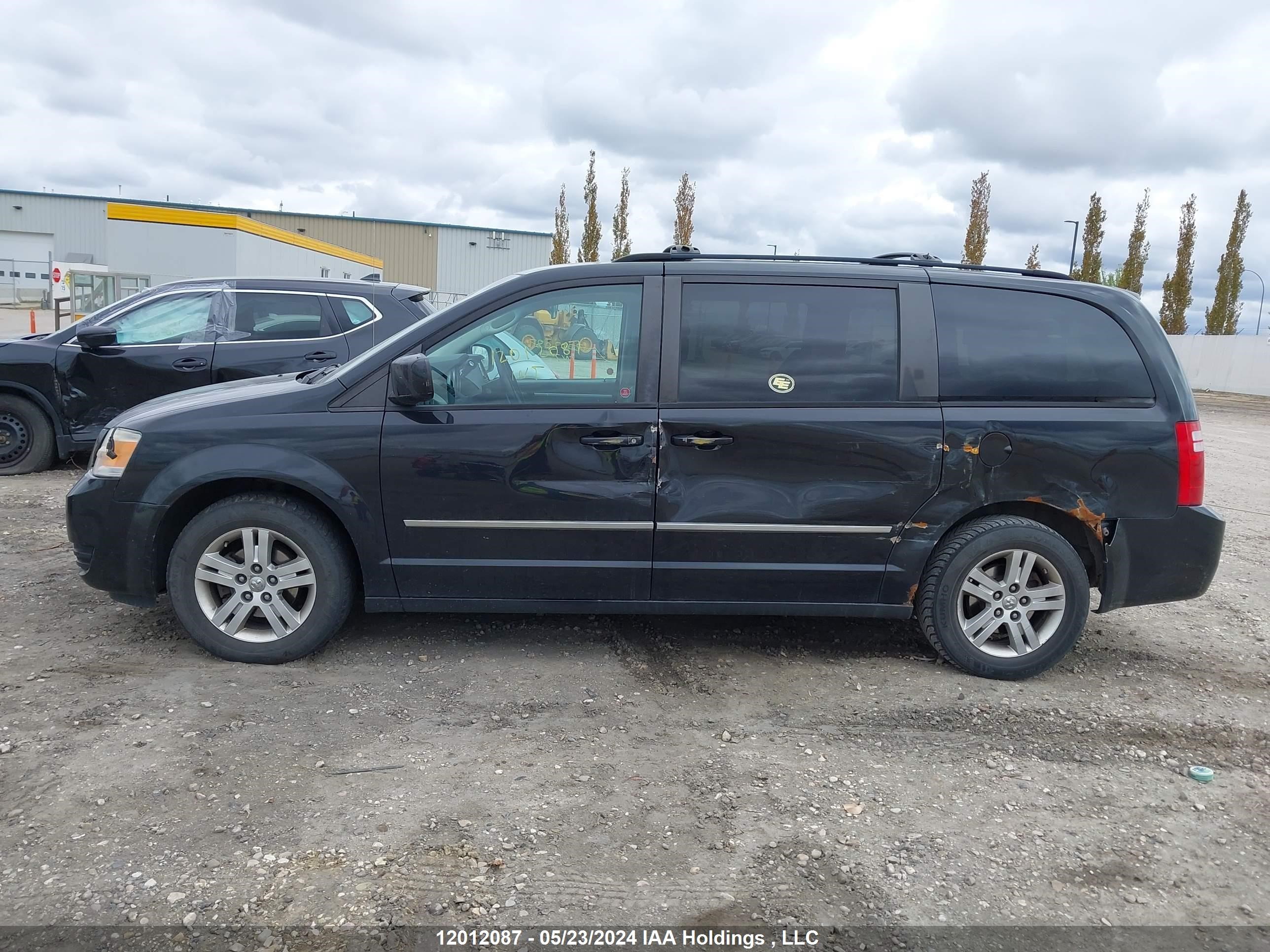 Photo 13 VIN: 2D4RN4DE5AR379285 - DODGE CARAVAN 