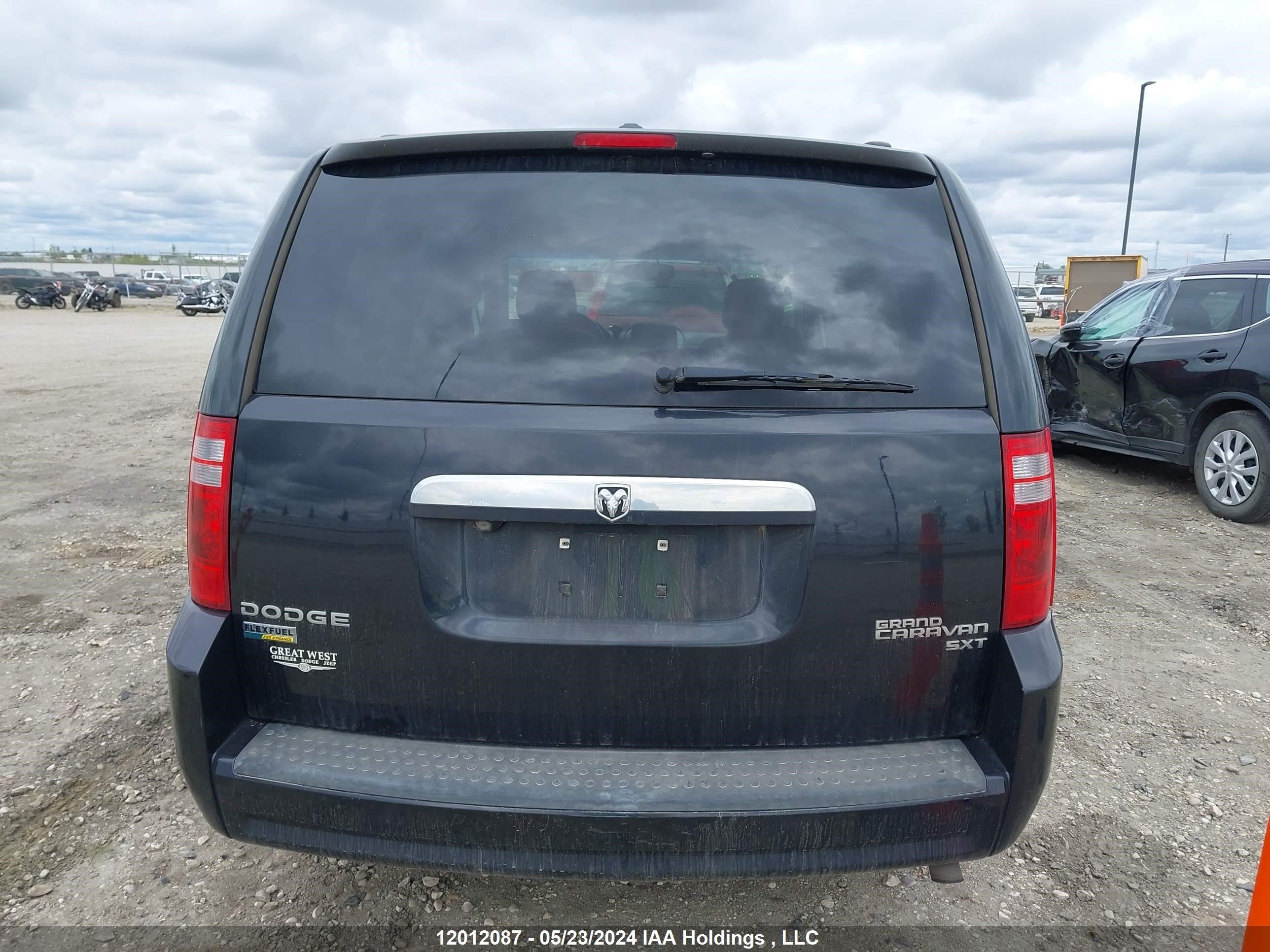 Photo 15 VIN: 2D4RN4DE5AR379285 - DODGE CARAVAN 