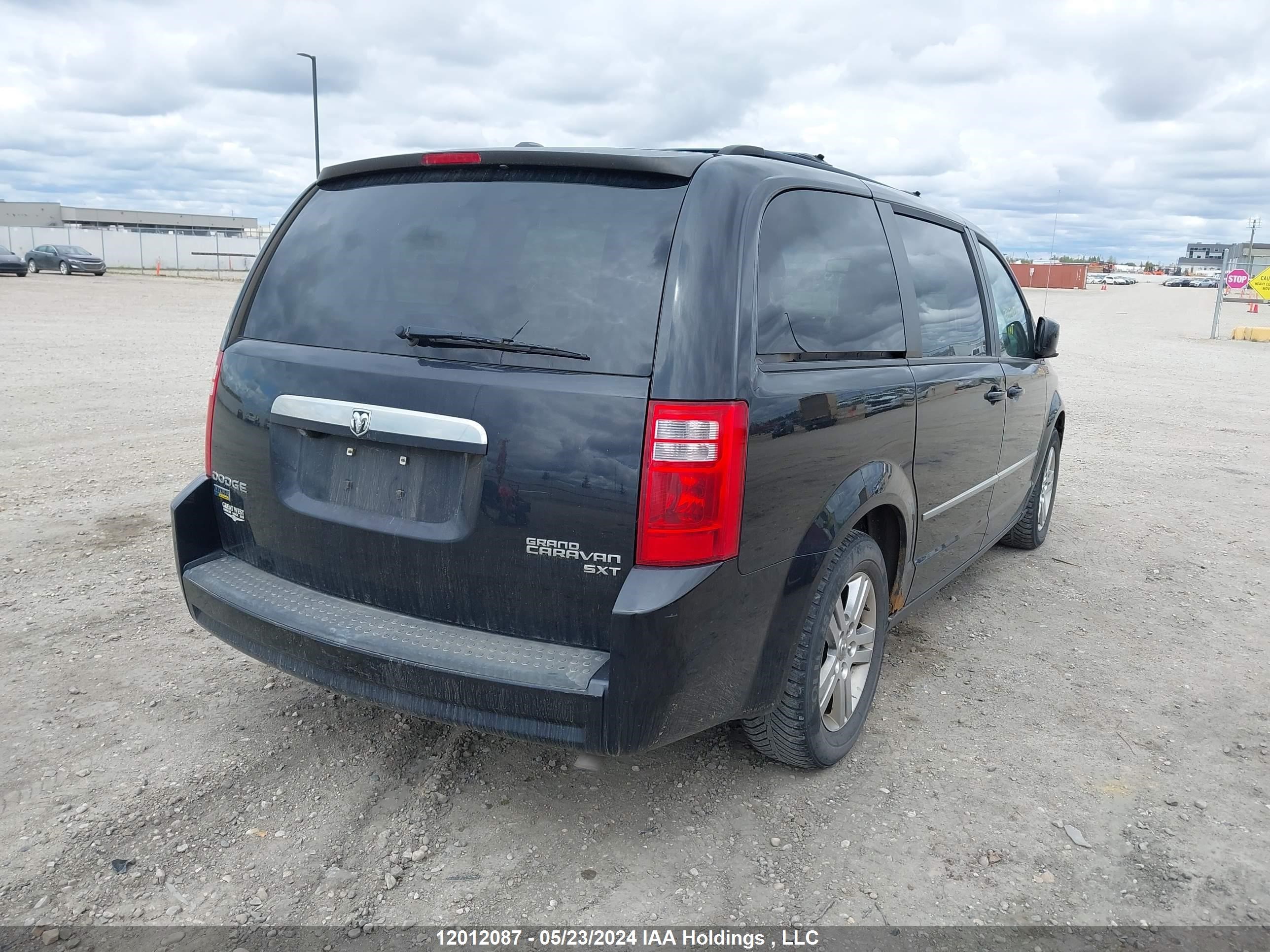 Photo 3 VIN: 2D4RN4DE5AR379285 - DODGE CARAVAN 