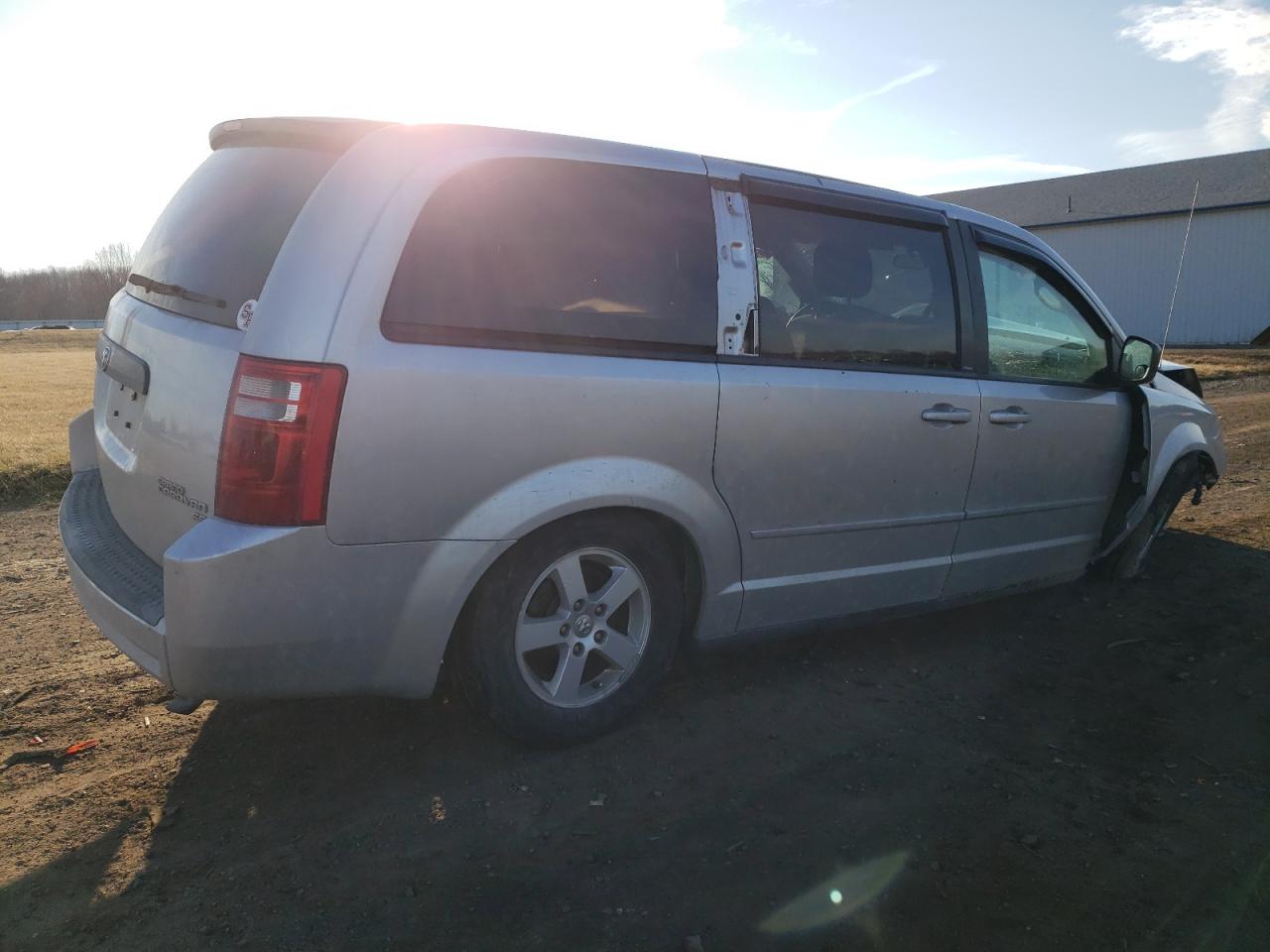 Photo 2 VIN: 2D4RN4DE6AR380249 - DODGE CARAVAN 