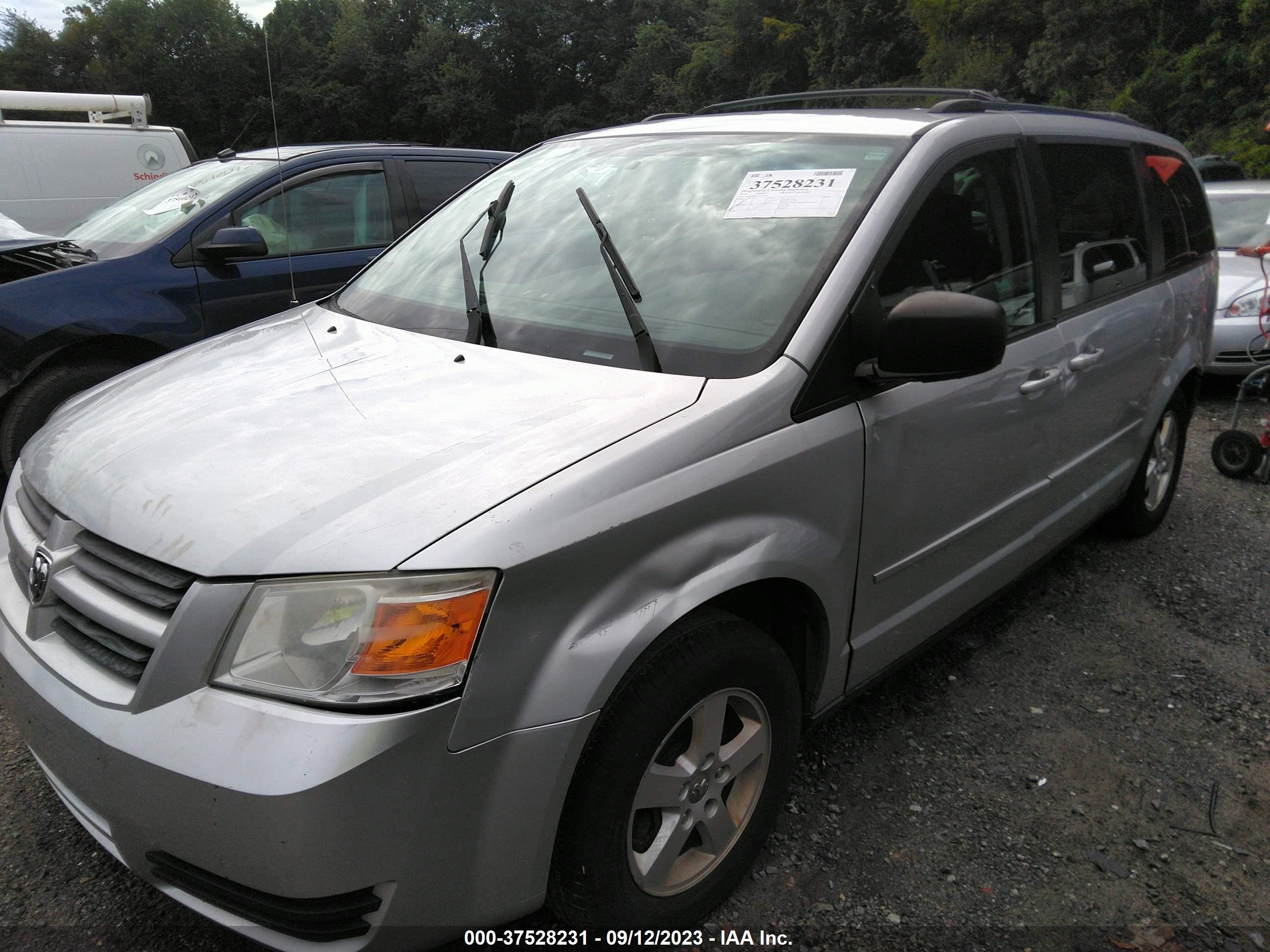 Photo 1 VIN: 2D4RN4DE7AR101875 - DODGE CARAVAN 