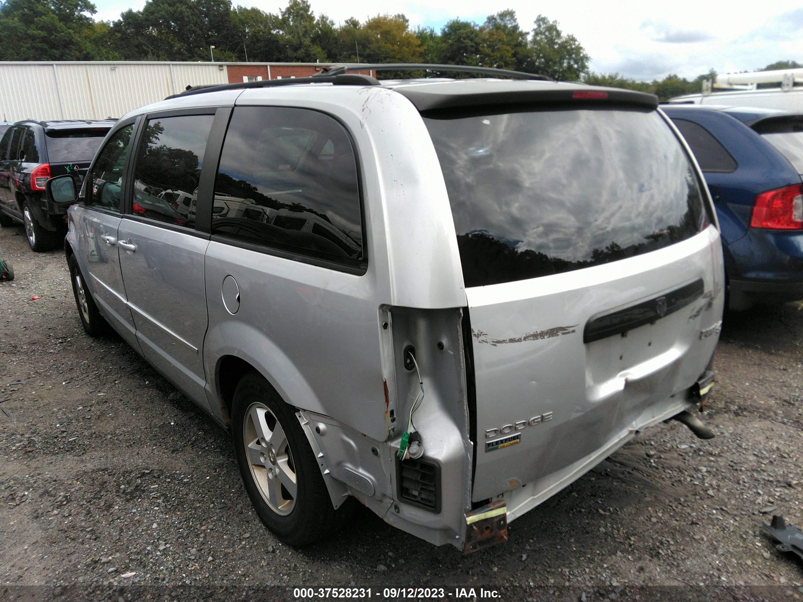 Photo 2 VIN: 2D4RN4DE7AR101875 - DODGE CARAVAN 