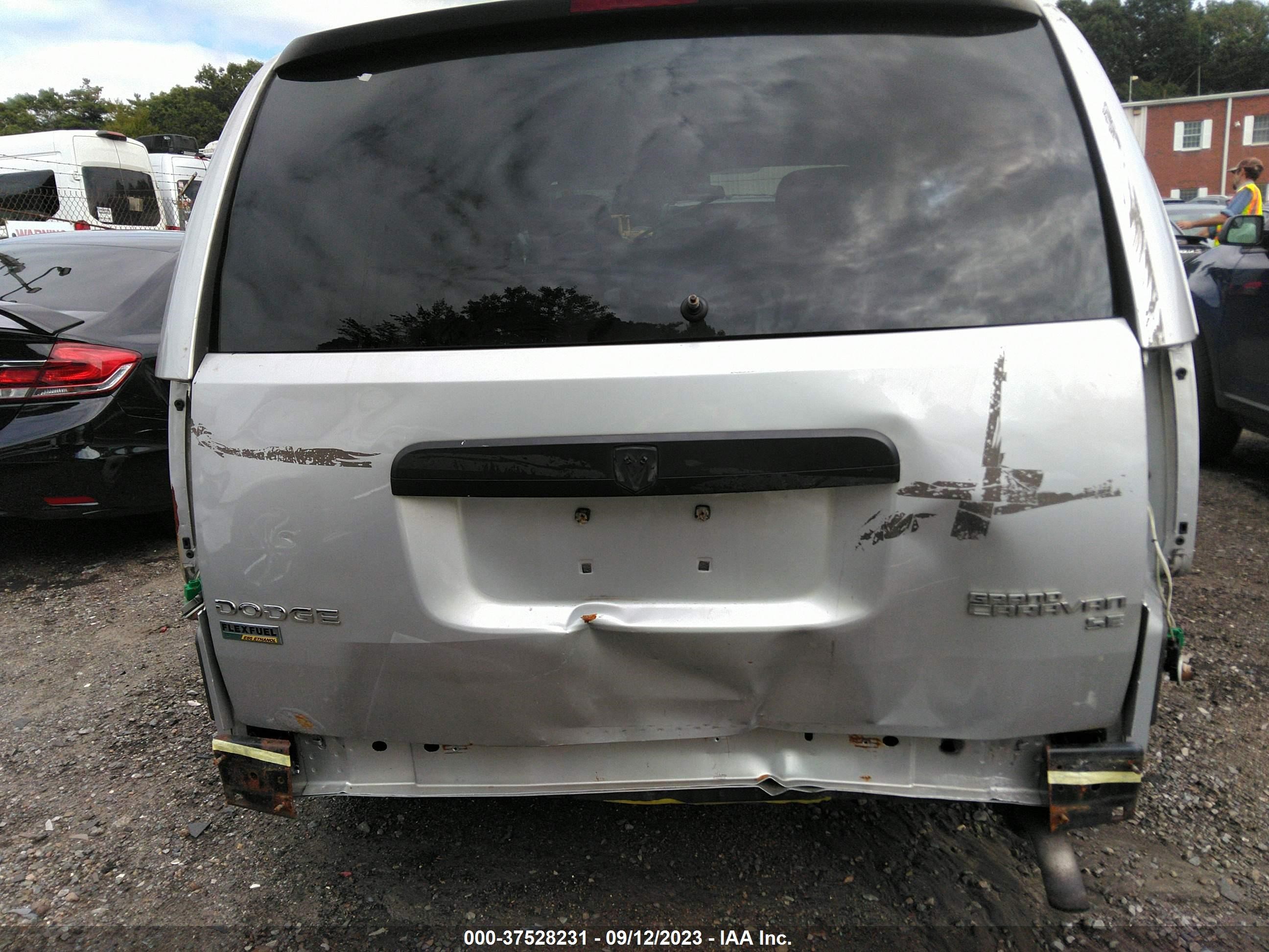 Photo 5 VIN: 2D4RN4DE7AR101875 - DODGE CARAVAN 