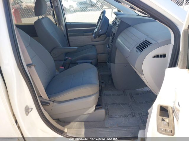 Photo 4 VIN: 2D4RN4DE7AR175541 - DODGE GRAND CARAVAN 