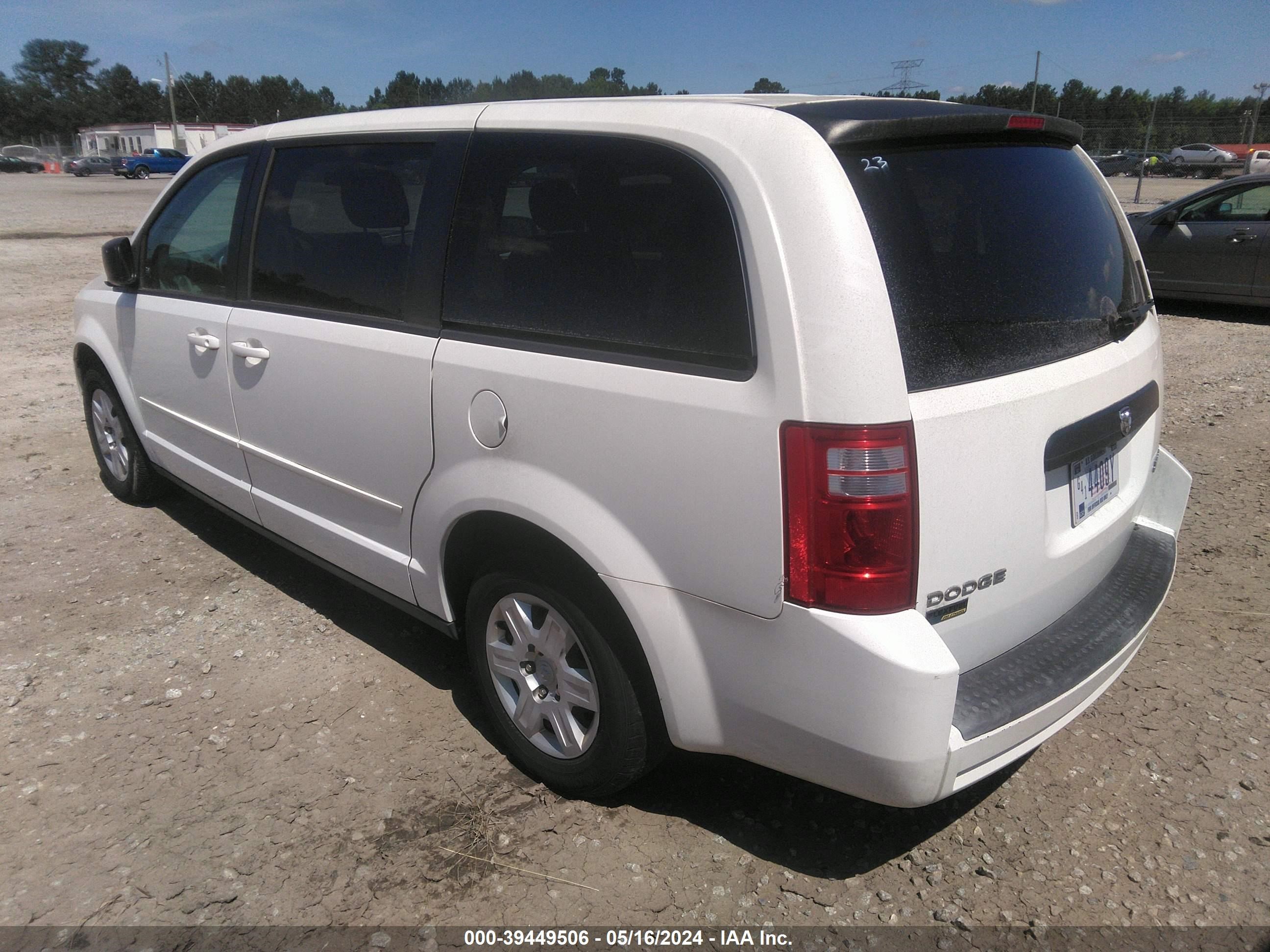 Photo 2 VIN: 2D4RN4DE8AR111461 - DODGE CARAVAN 