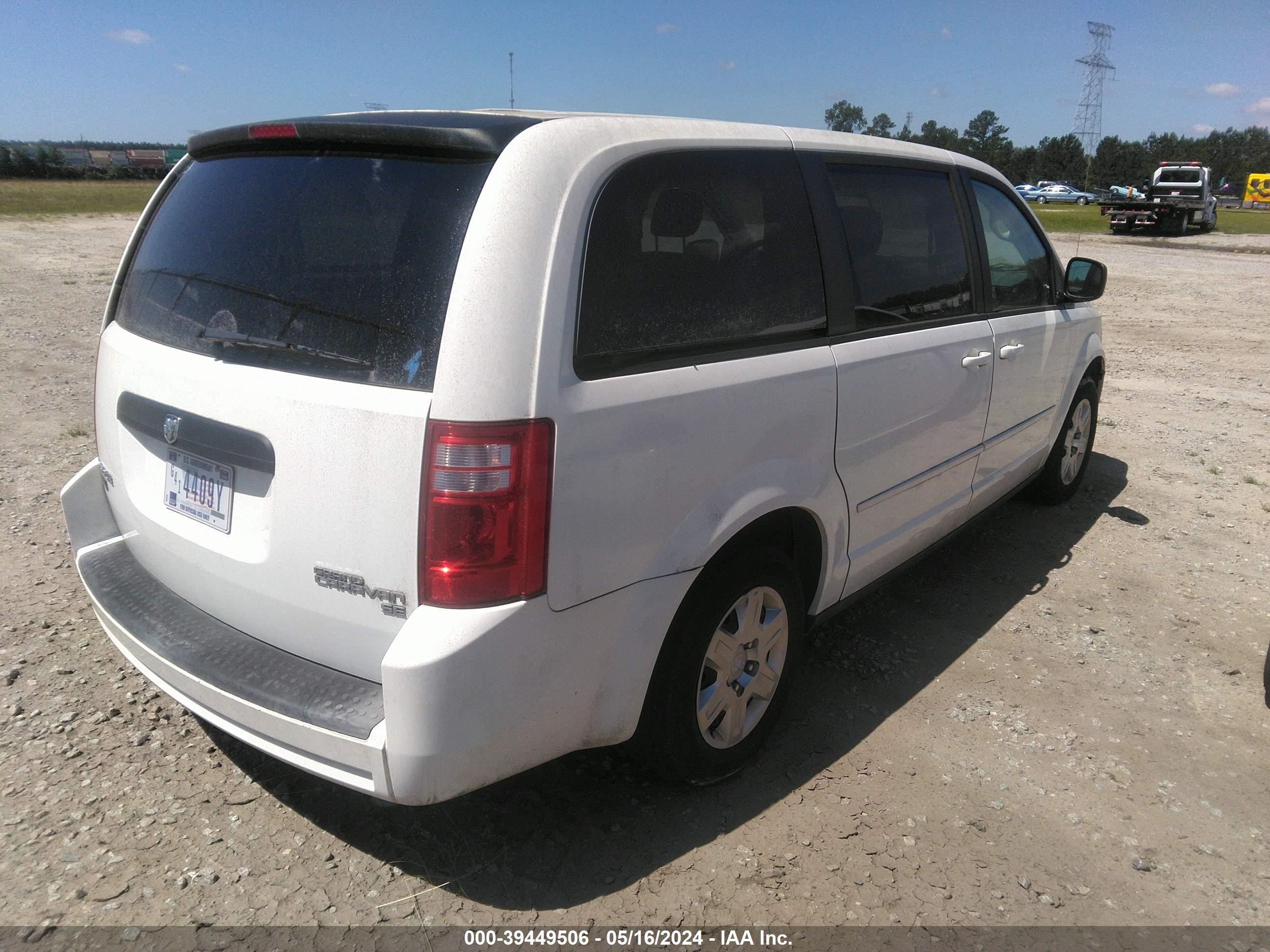 Photo 3 VIN: 2D4RN4DE8AR111461 - DODGE CARAVAN 