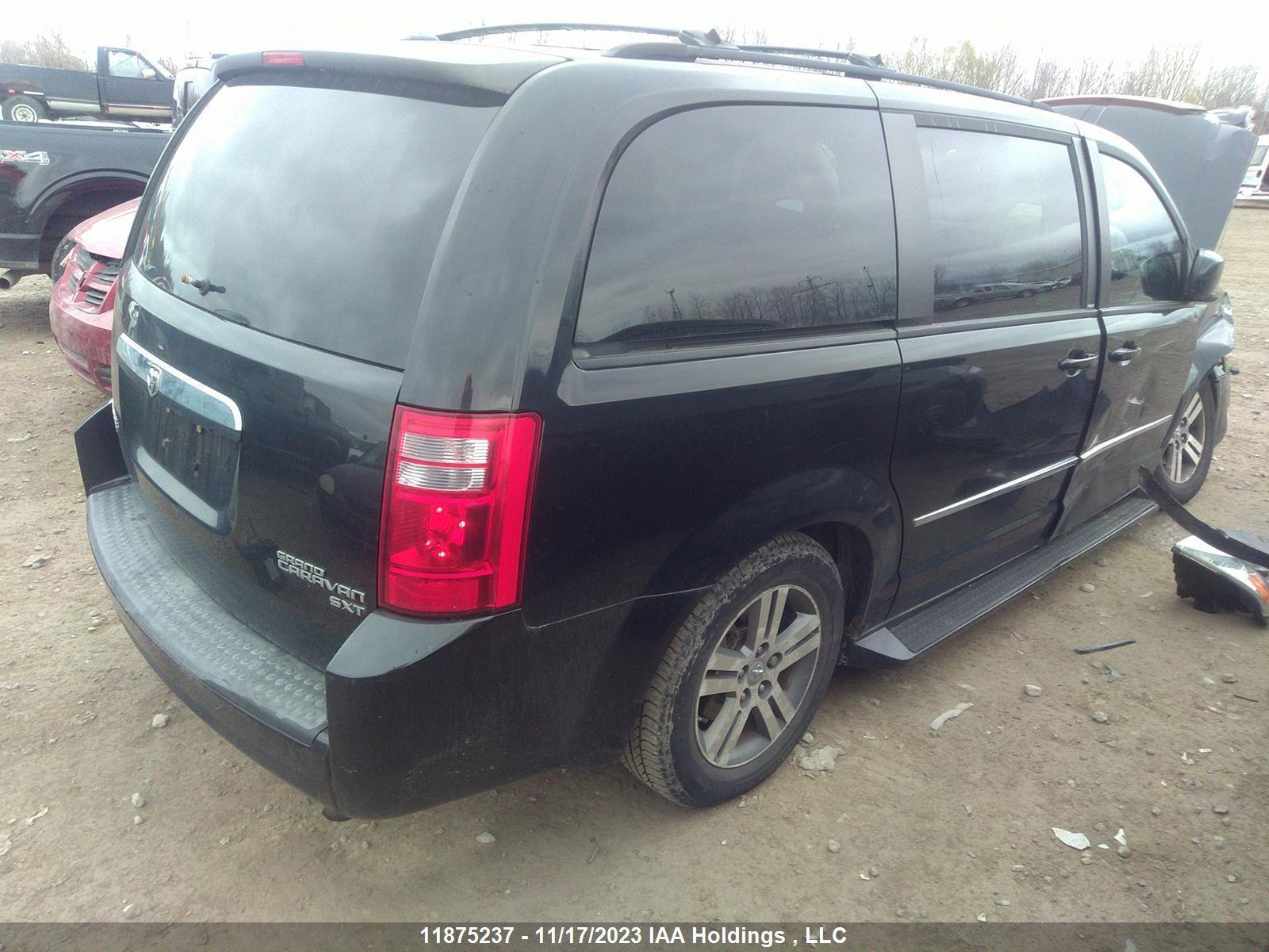 Photo 3 VIN: 2D4RN4DE8AR163415 - DODGE CARAVAN 