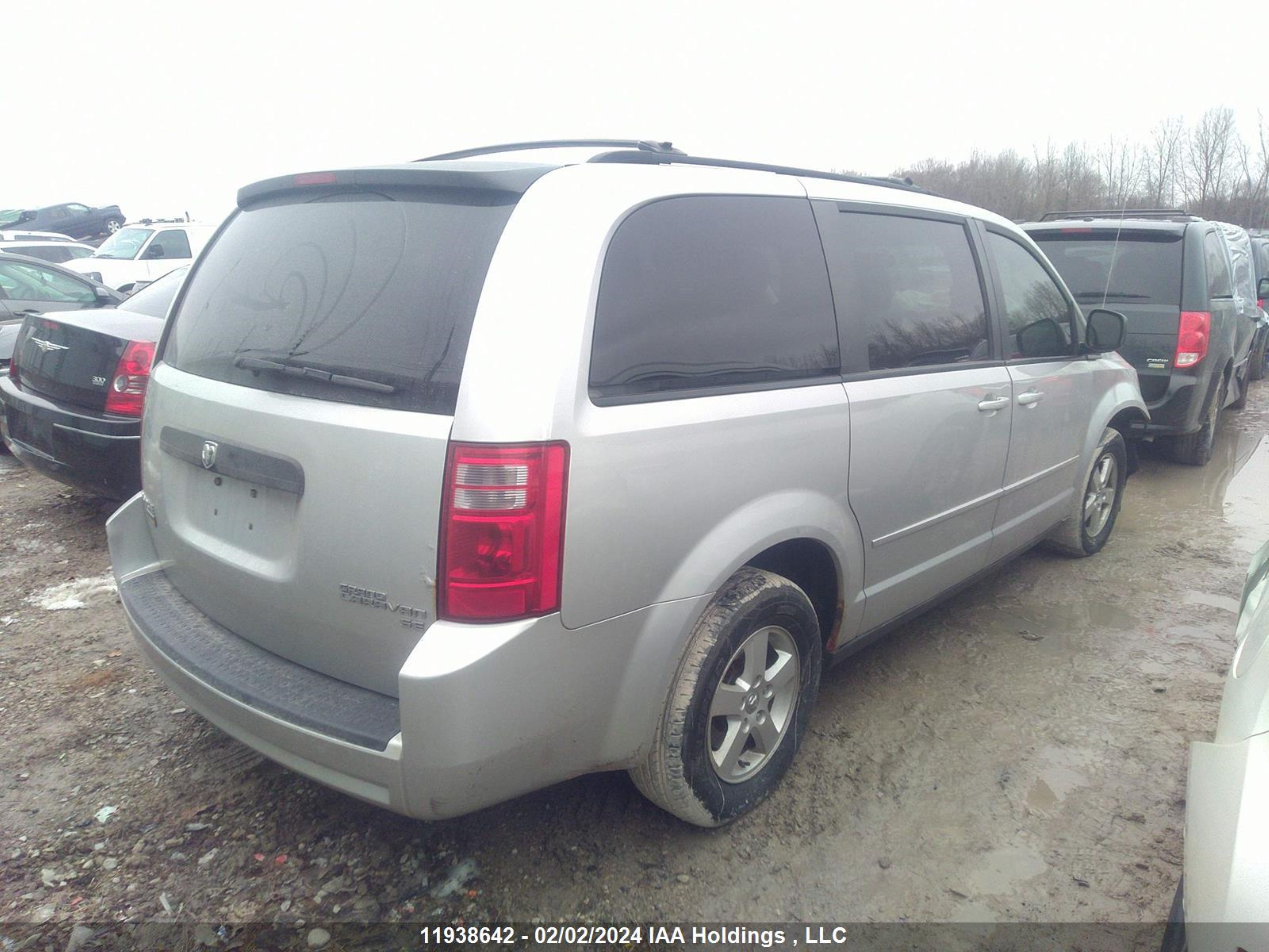 Photo 3 VIN: 2D4RN4DE8AR472253 - DODGE CARAVAN 