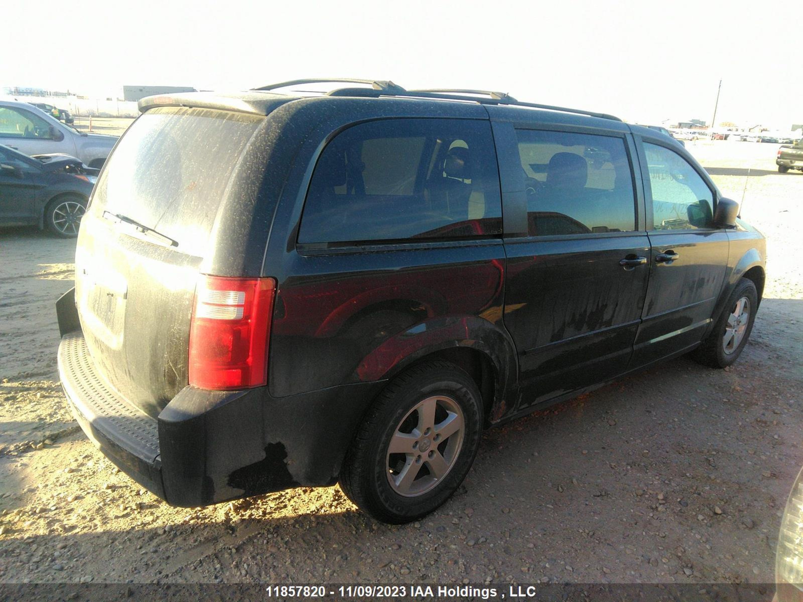 Photo 3 VIN: 2D4RN4DE8AR474696 - DODGE CARAVAN 