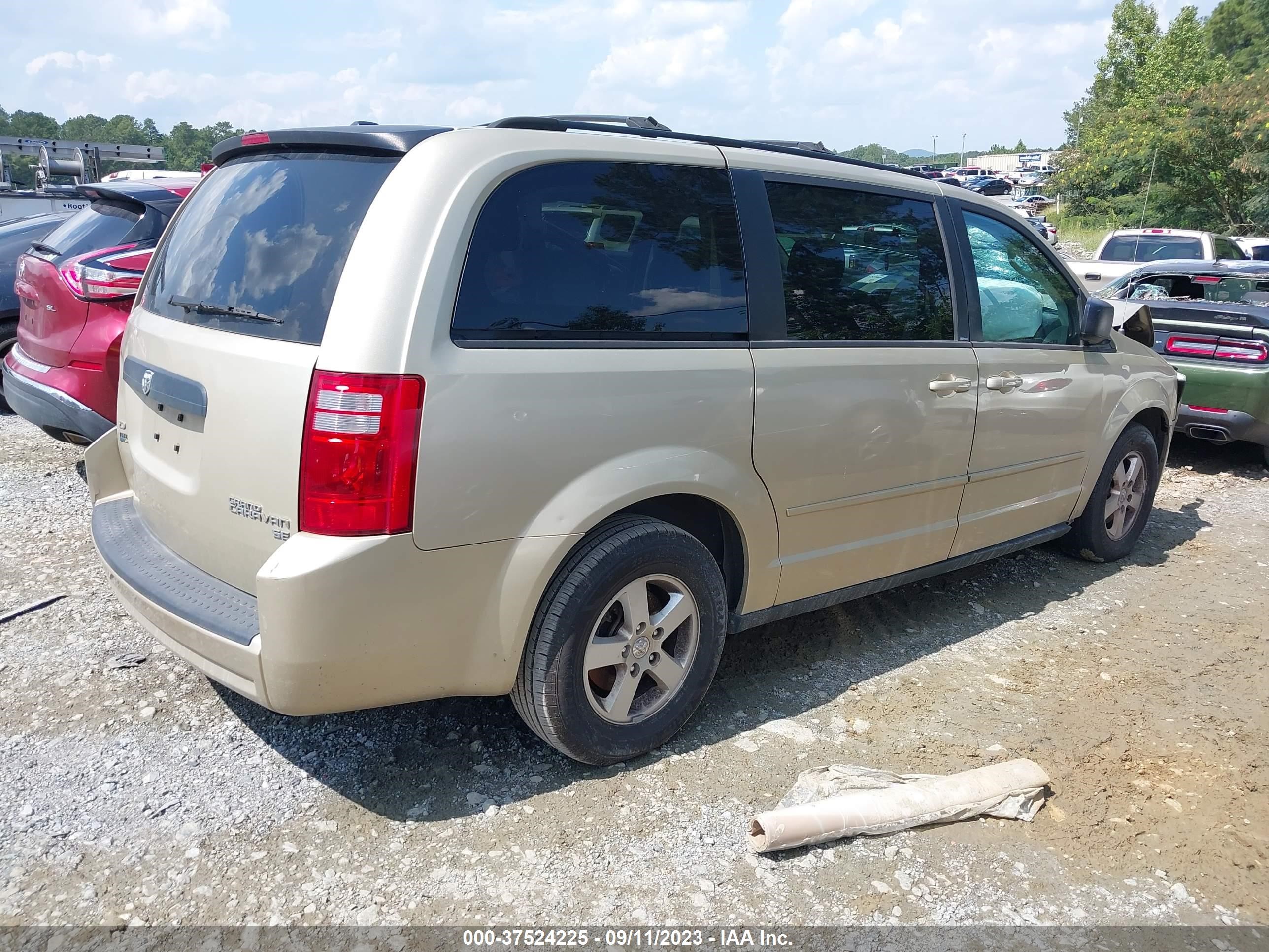 Photo 3 VIN: 2D4RN4DE9AR220933 - DODGE CARAVAN 