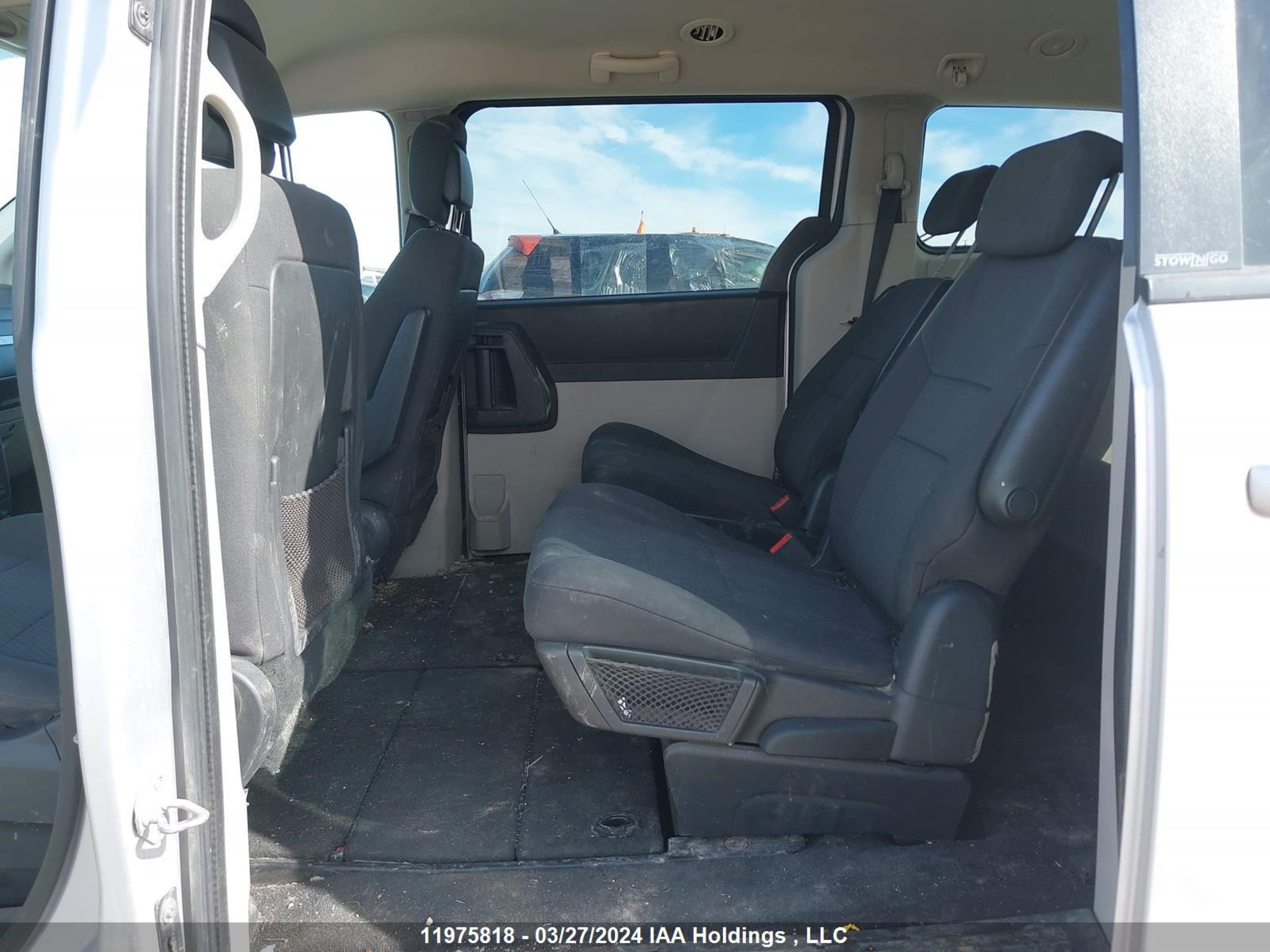 Photo 7 VIN: 2D4RN4DE9AR370993 - DODGE CARAVAN 