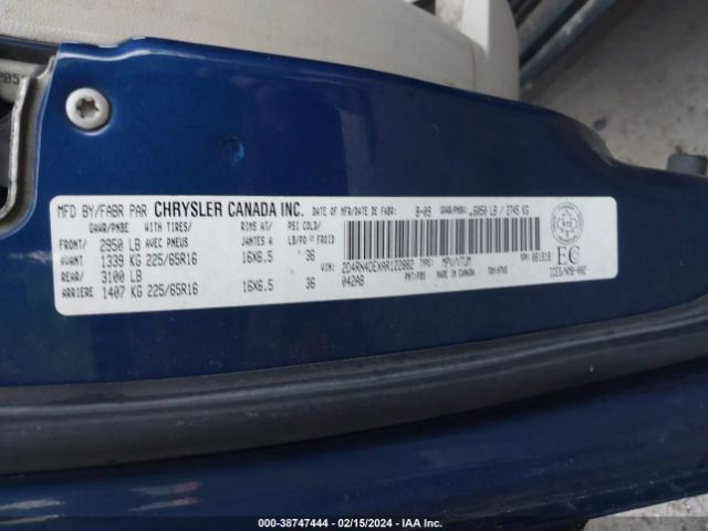 Photo 8 VIN: 2D4RN4DEXAR122882 - DODGE GRAND CARAVAN 