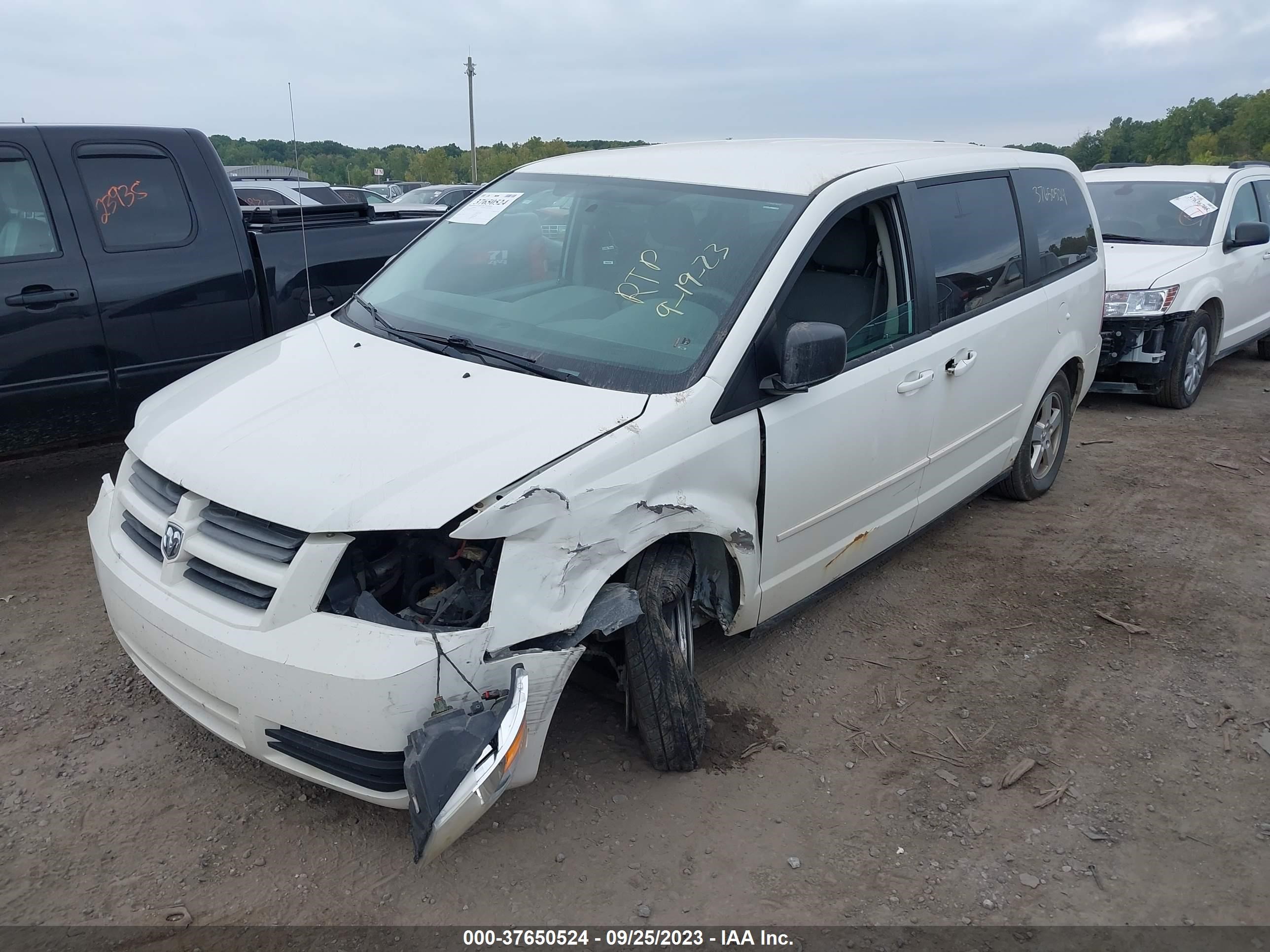 Photo 1 VIN: 2D4RN4DEXAR145529 - DODGE CARAVAN 